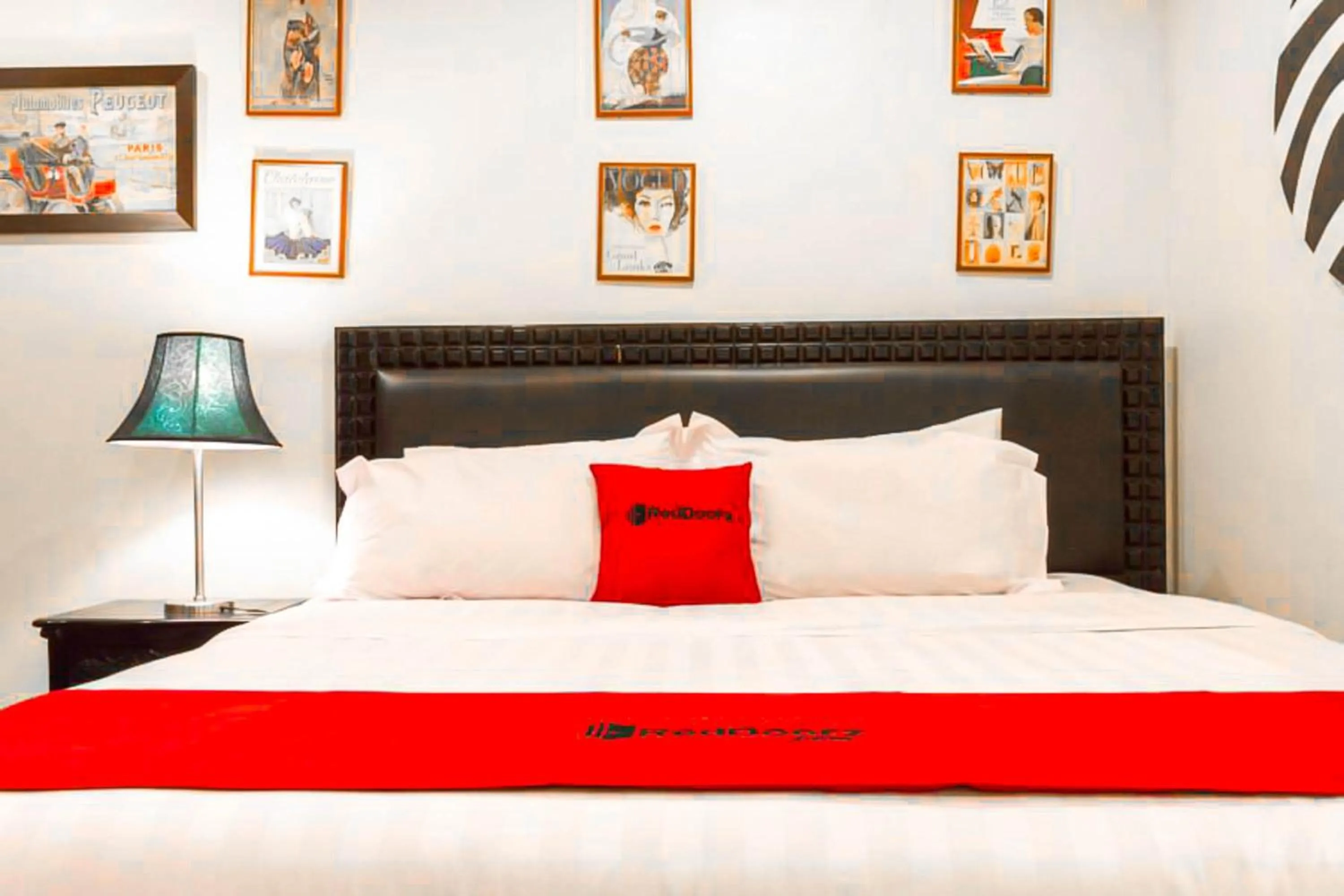 Bedroom, Bed in RedDoorz near Gasibu Bandung