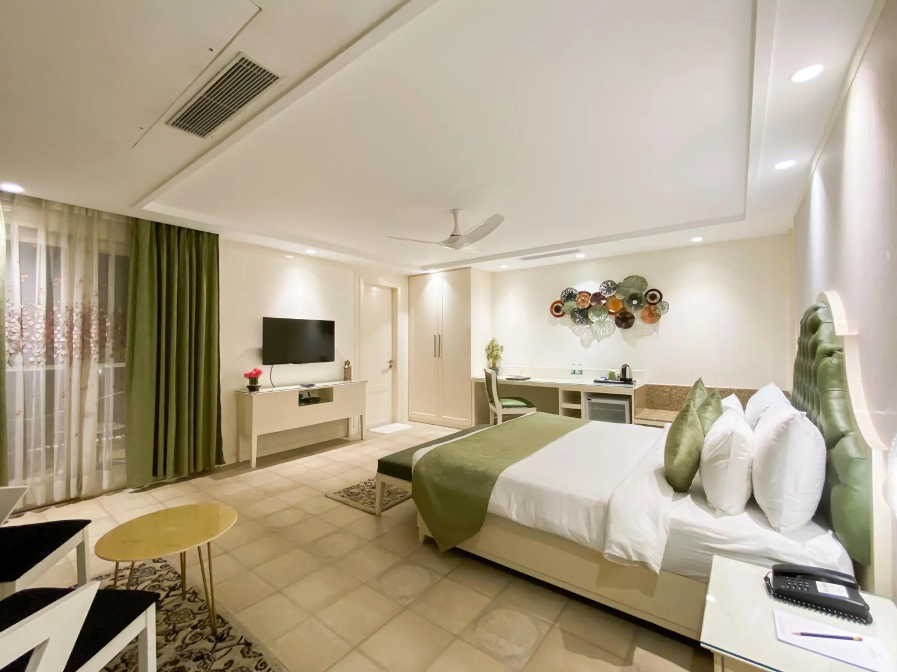 TV and multimedia, Bed in The Greenwood Resort, Guwahati