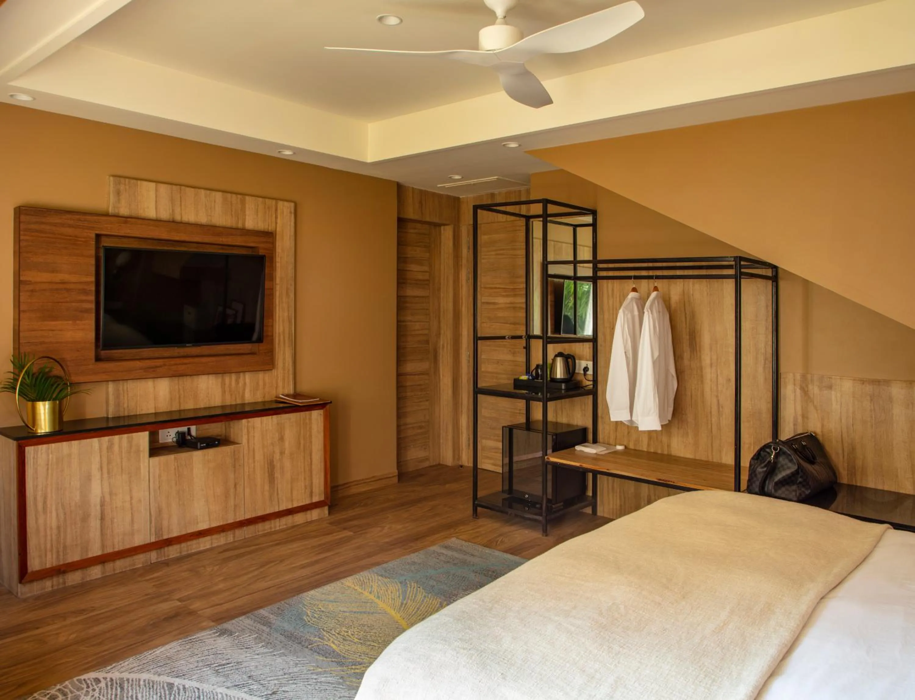 TV and multimedia, Bed in The Greenwood Resort, Guwahati