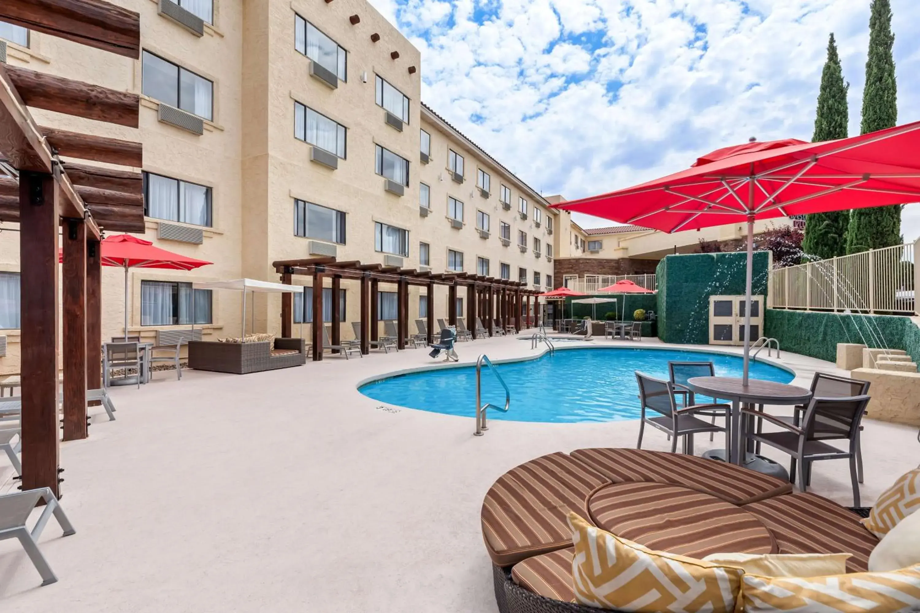 Pool view in Best Western Plus At Lake Powell Pool view in Best Western Plus At Lake Powell