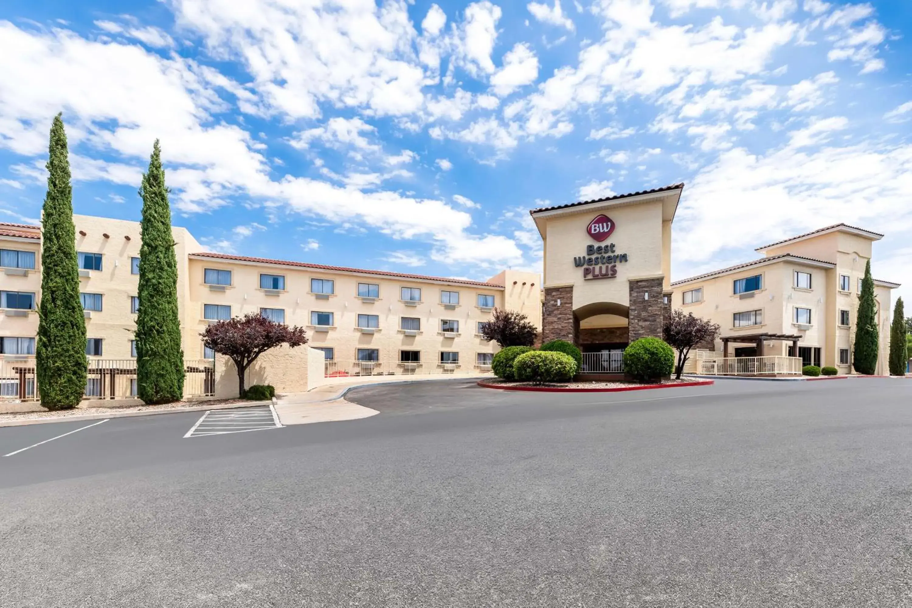 Property building in Best Western Plus At Lake Powell Property building in Best Western Plus At Lake Powell