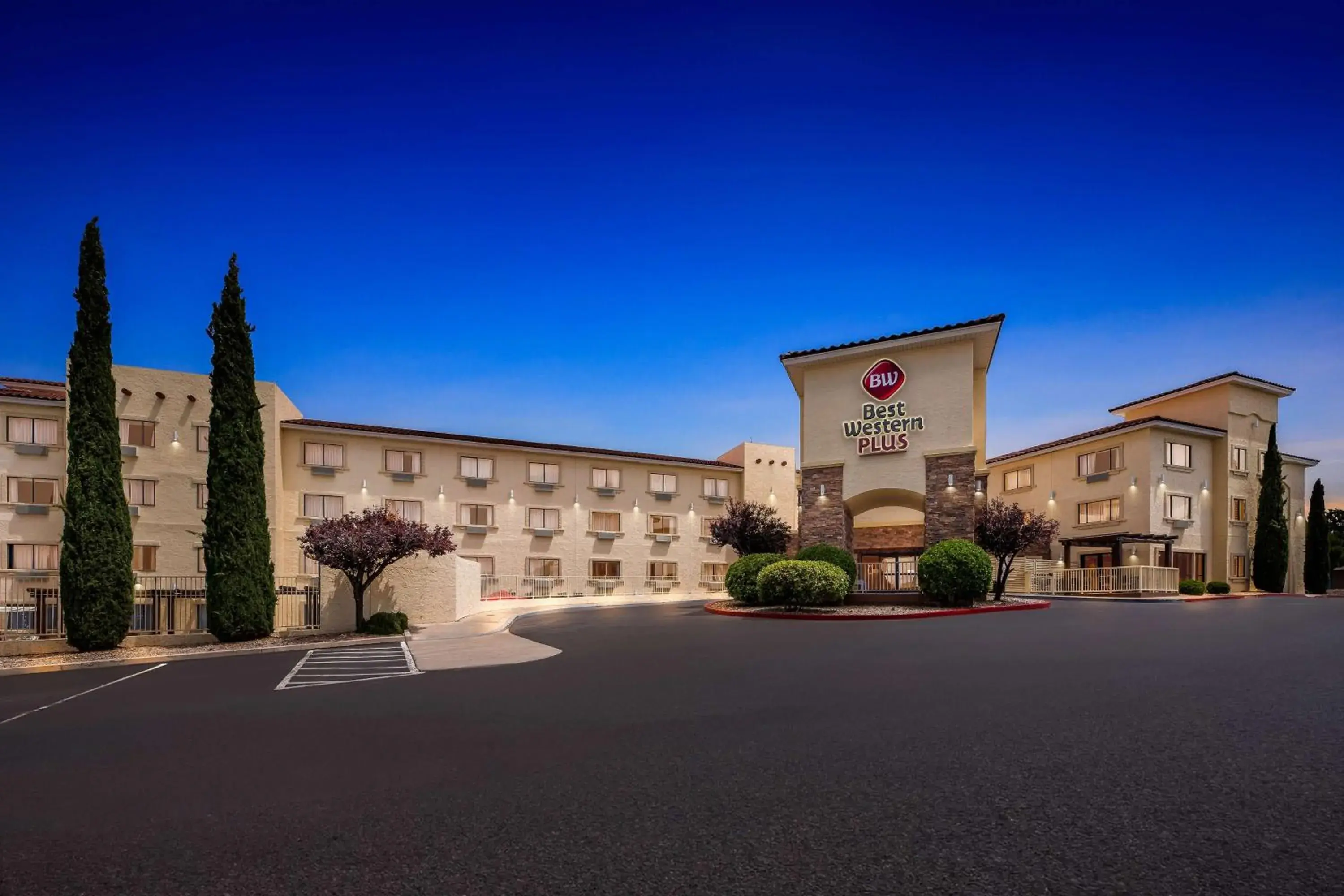 Property building in Best Western Plus At Lake Powell Property building in Best Western Plus At Lake Powell