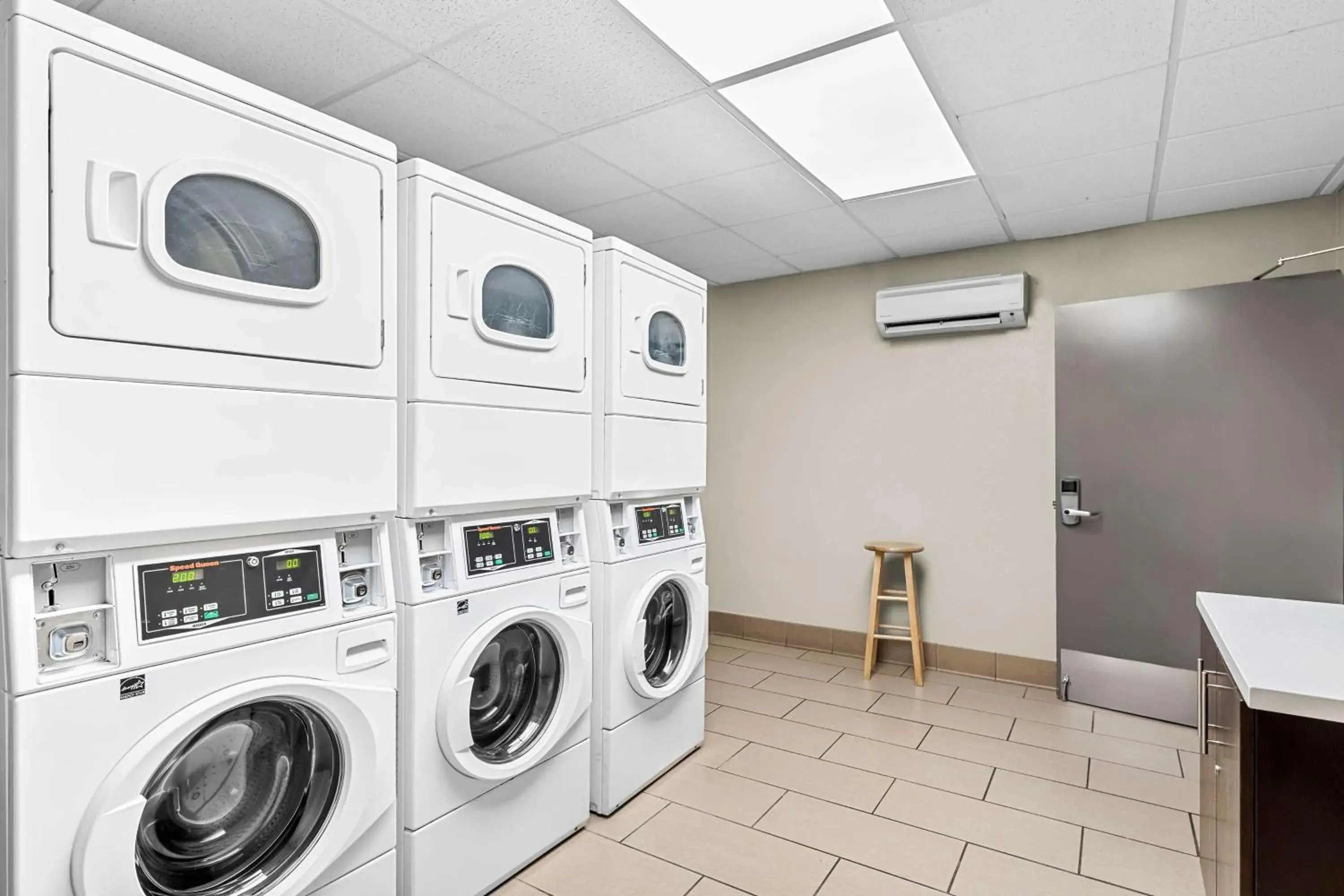 Property building in Best Western Plus At Lake Powell Property building in Best Western Plus At Lake Powell