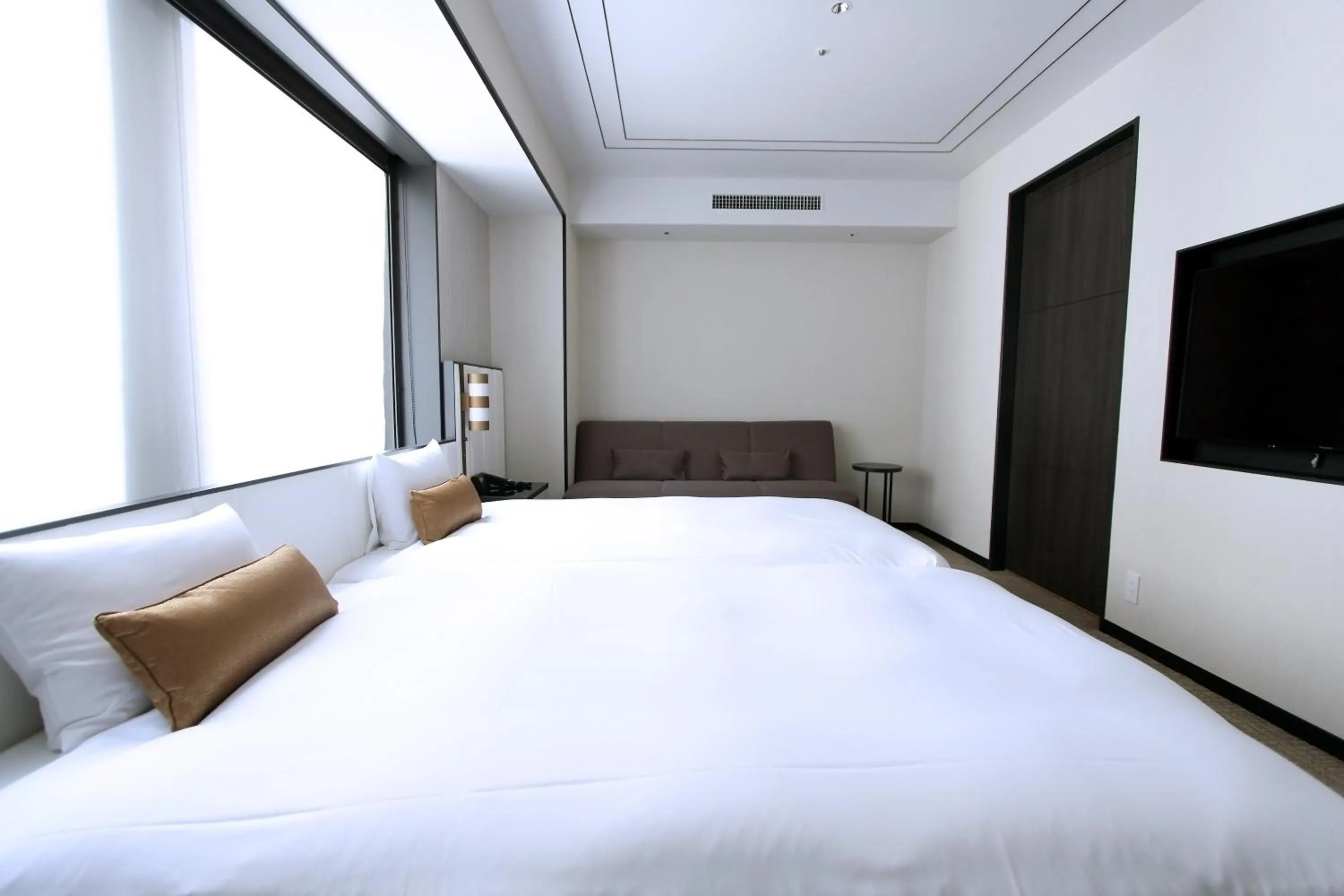 Photo of the whole room, Bed in KOKO HOTEL Premier Nihonbashi Hamacho