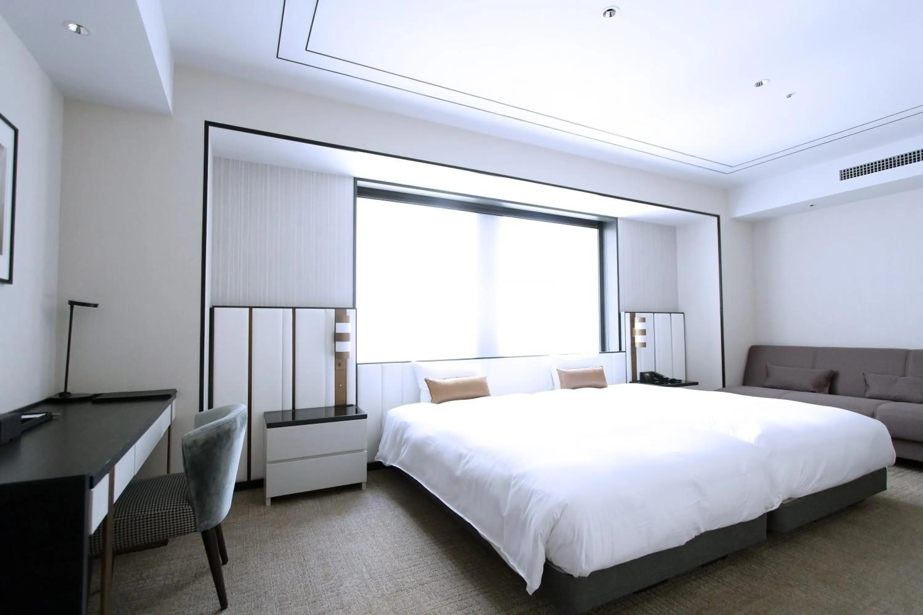 Photo of the whole room, Bed in KOKO HOTEL Premier Nihonbashi Hamacho