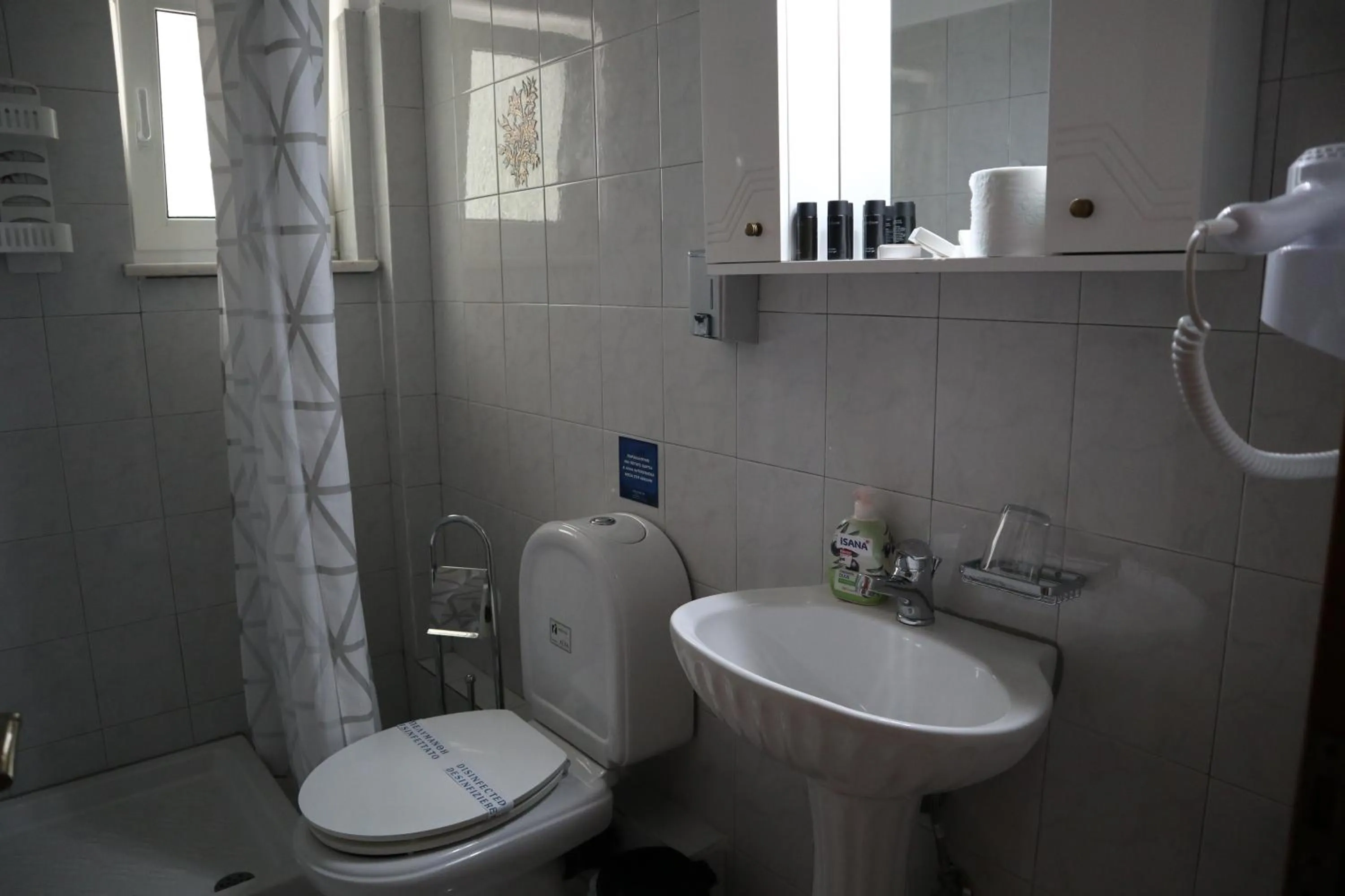 Shower in Delphin Rooms Sivota