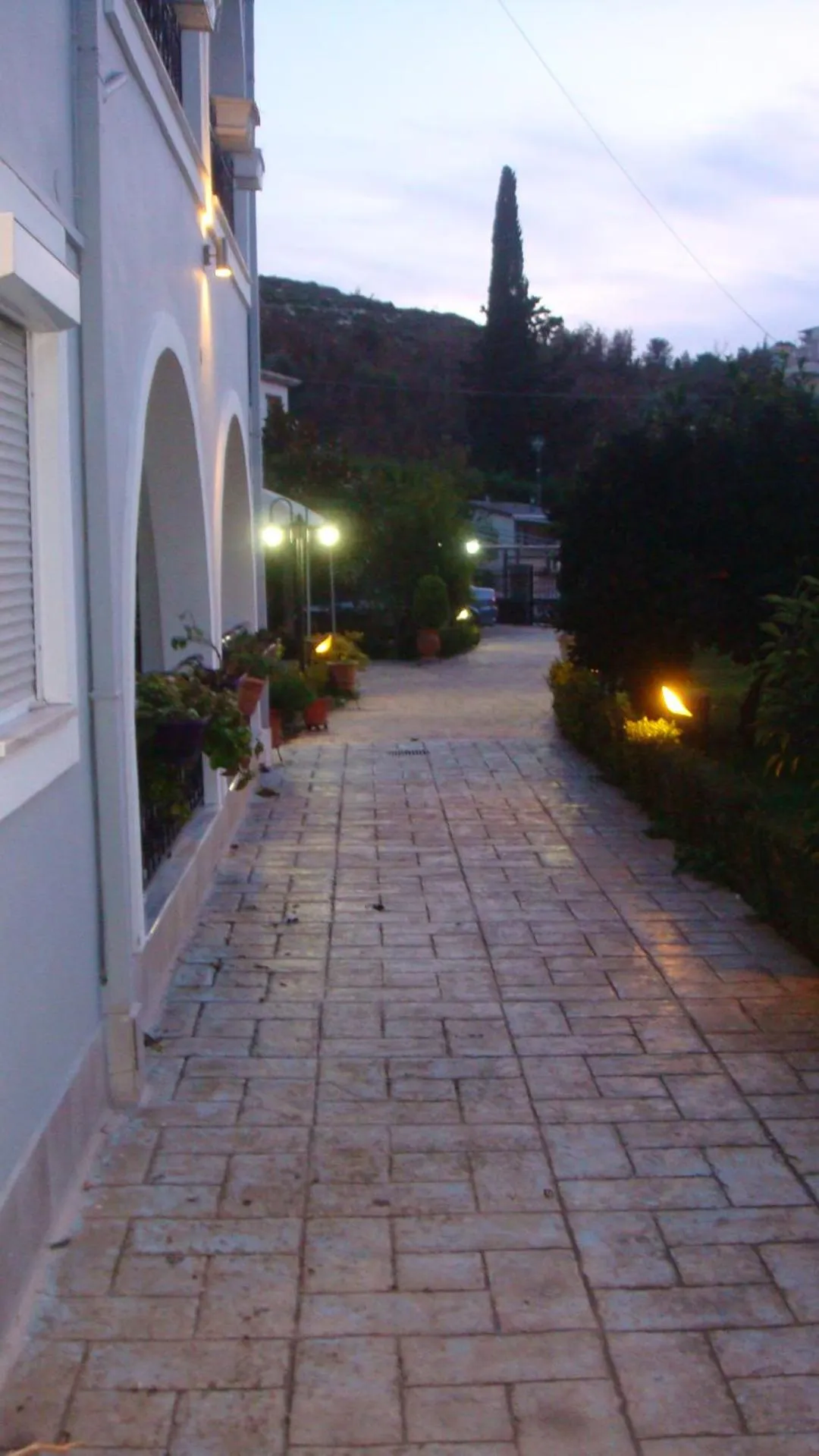 Garden in Delphin Rooms Sivota