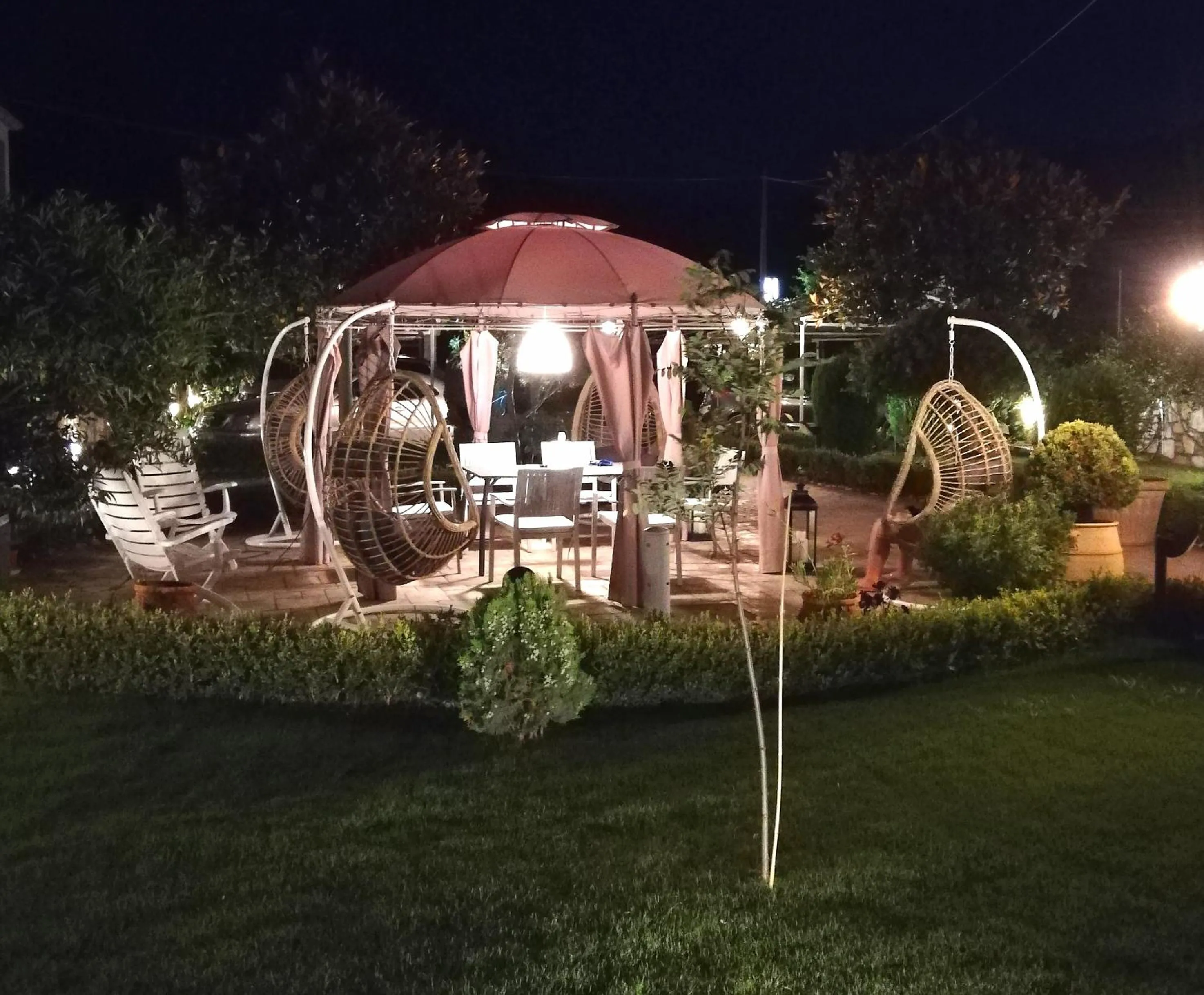 Garden in Delphin Rooms Sivota