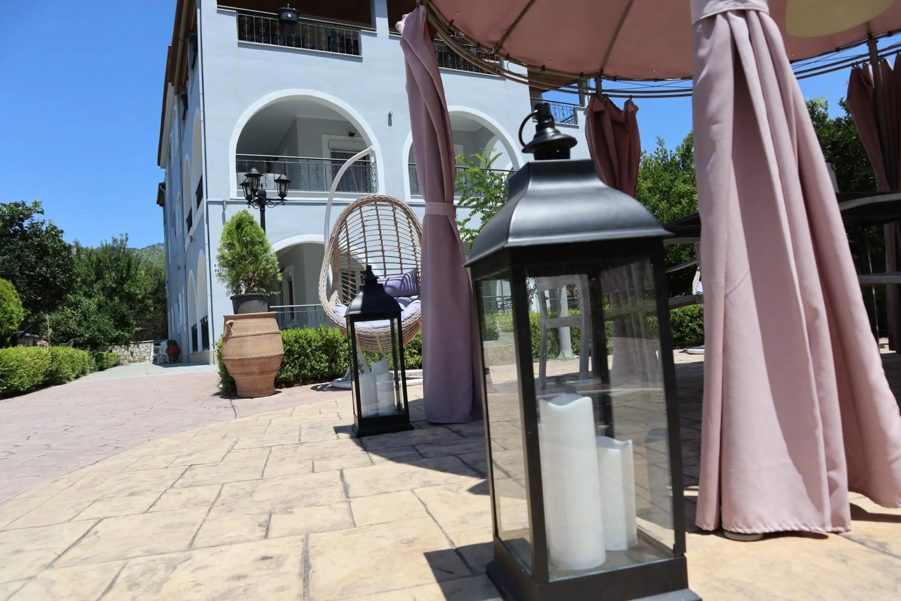 Garden in Delphin Rooms Sivota