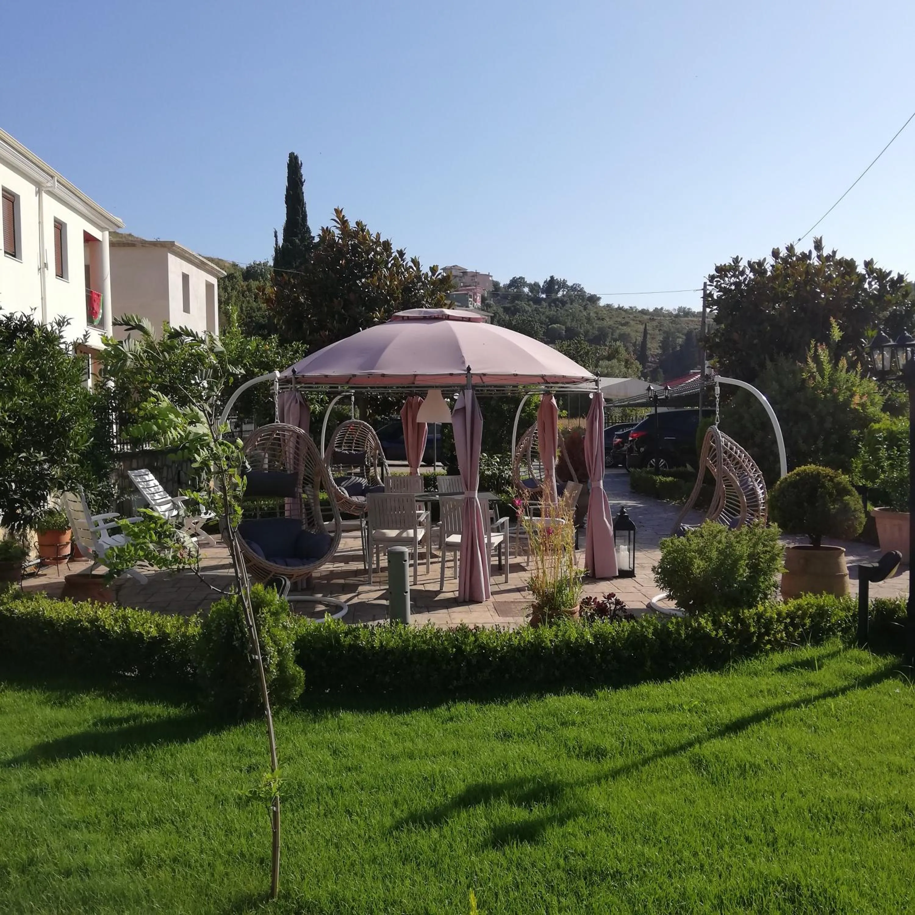 Garden in Delphin Rooms Sivota