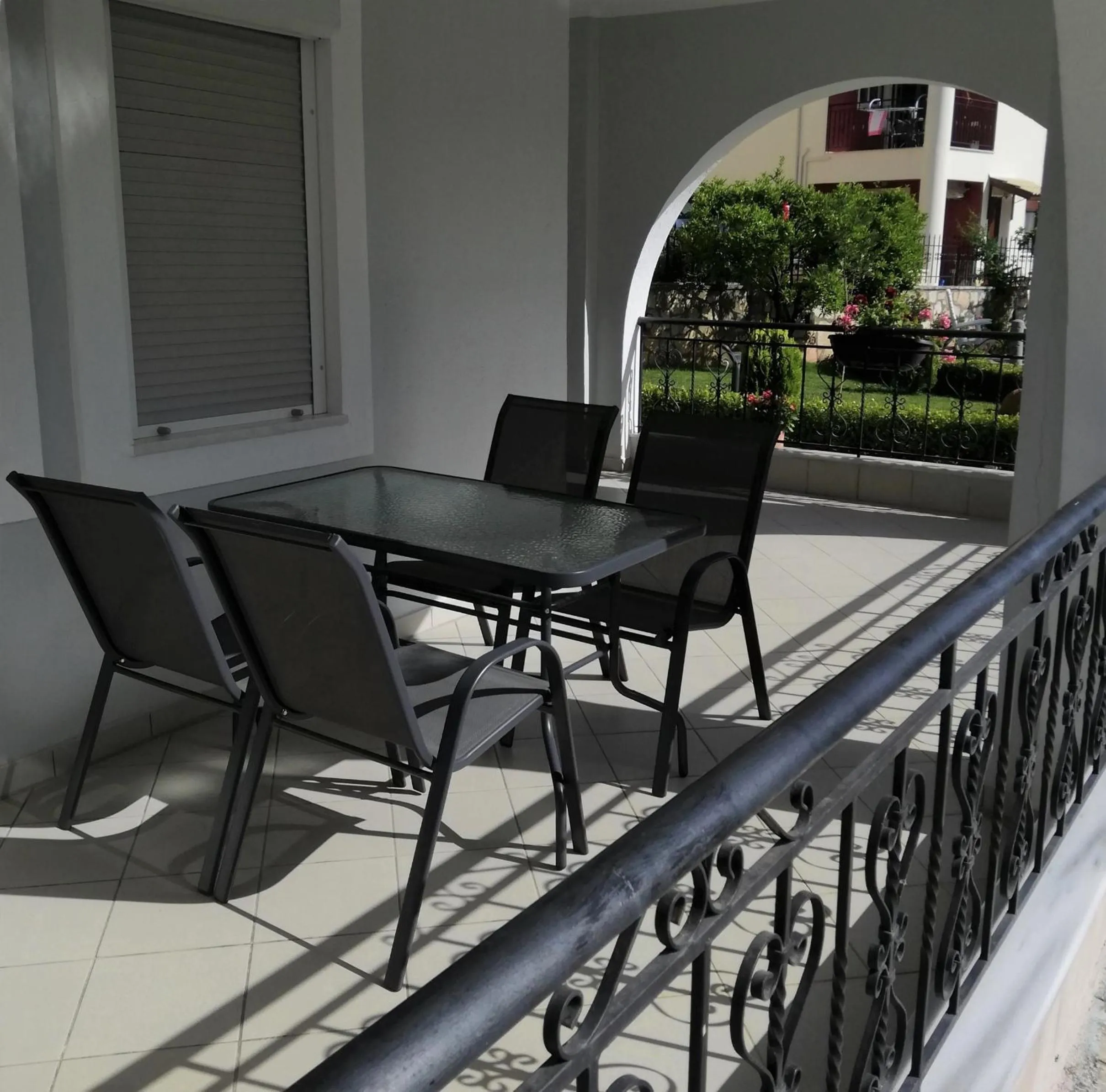 Garden in Delphin Rooms Sivota