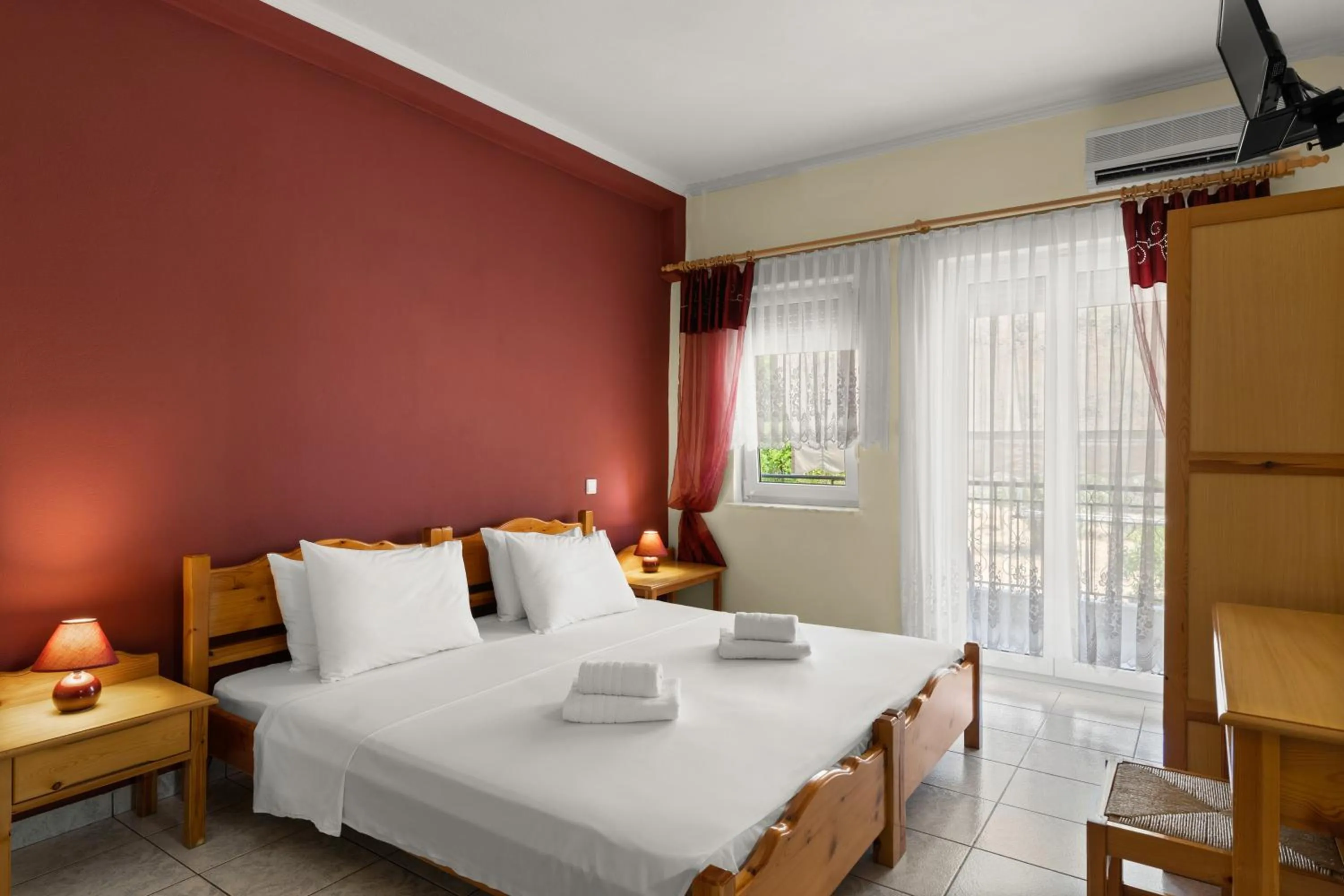 Bed in Delphin Rooms Sivota