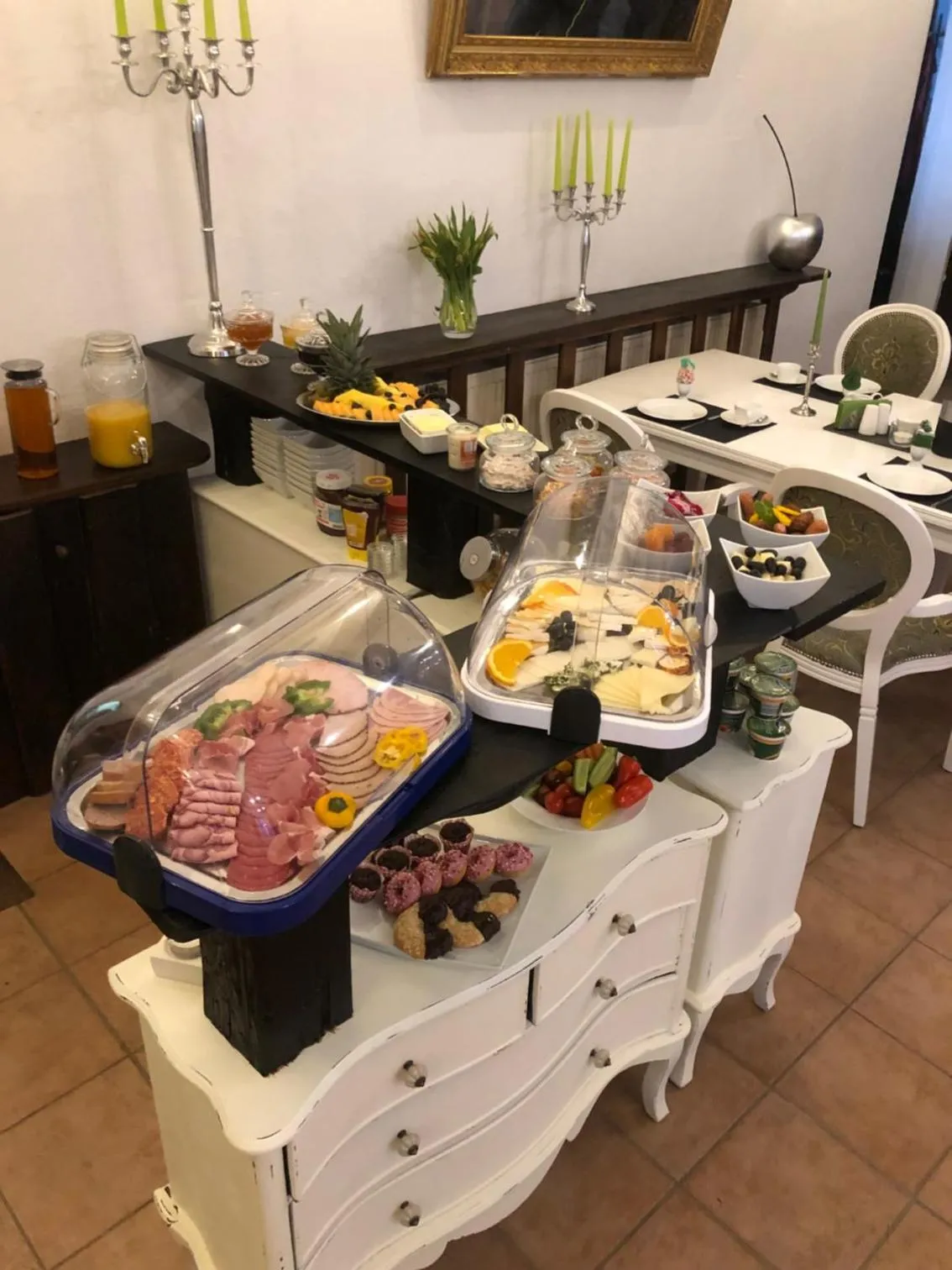 Food and drinks in Designpension Traumschloss Hotel Garni