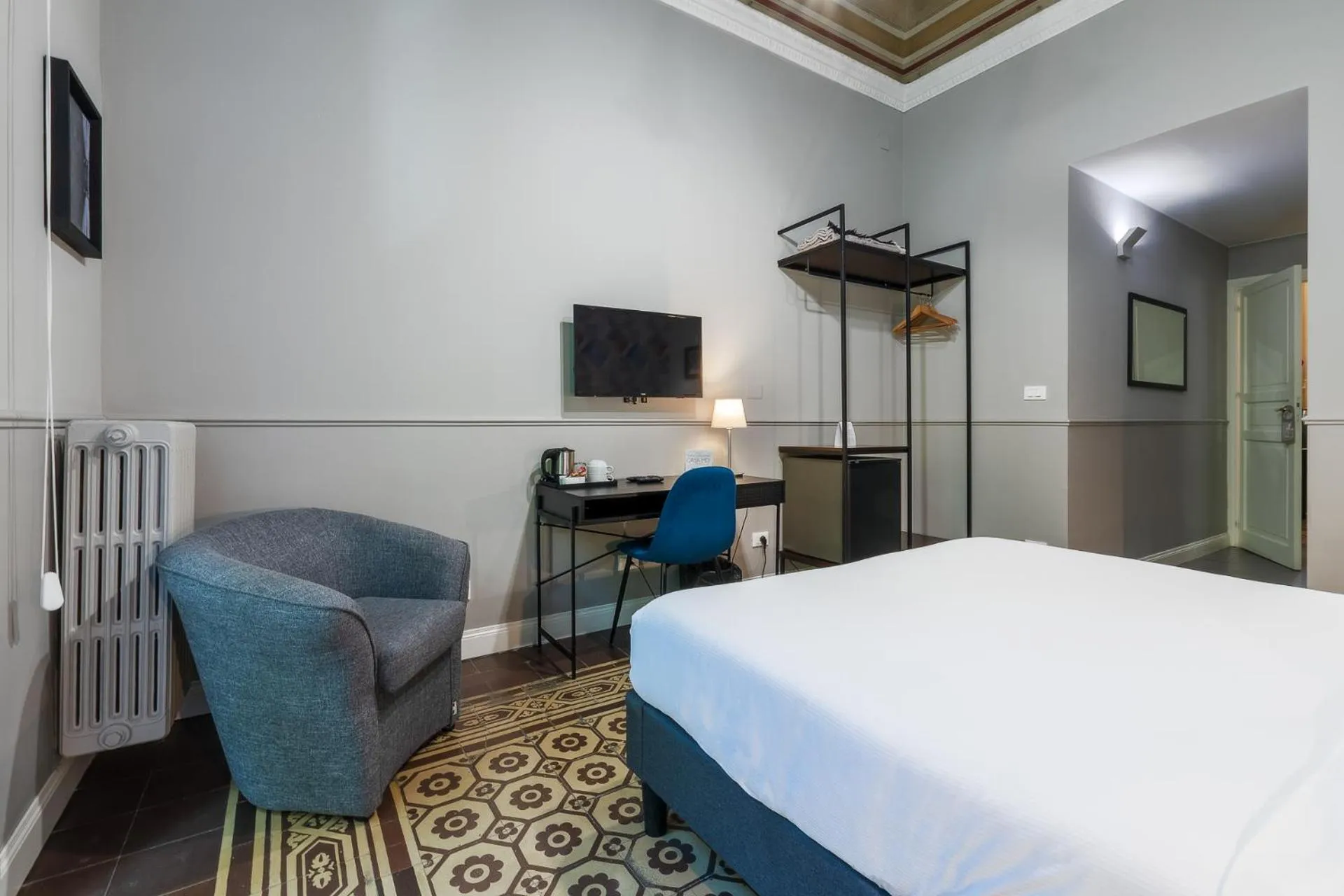 Communal lounge/ TV room, Bed in casa mo room and suite