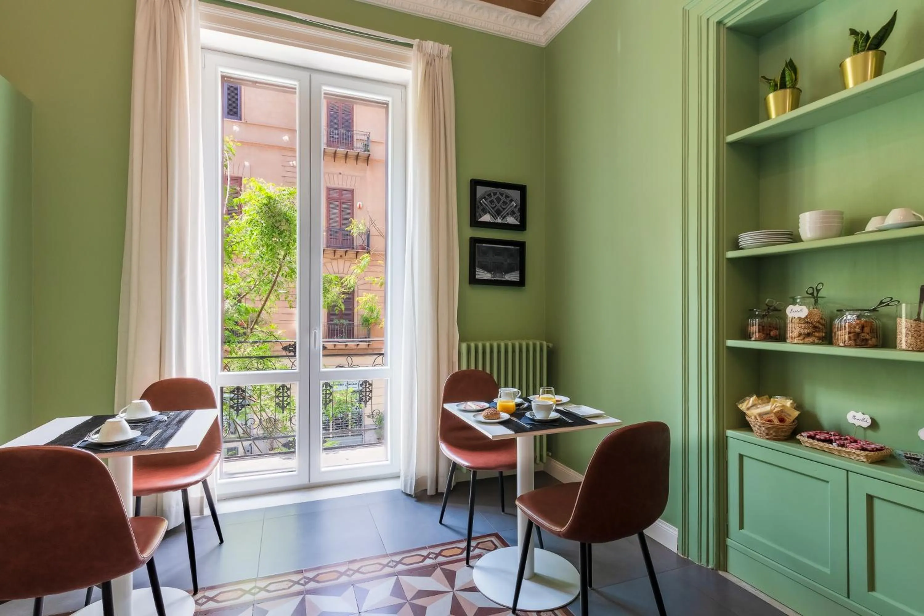 Breakfast in casa mo room and suite