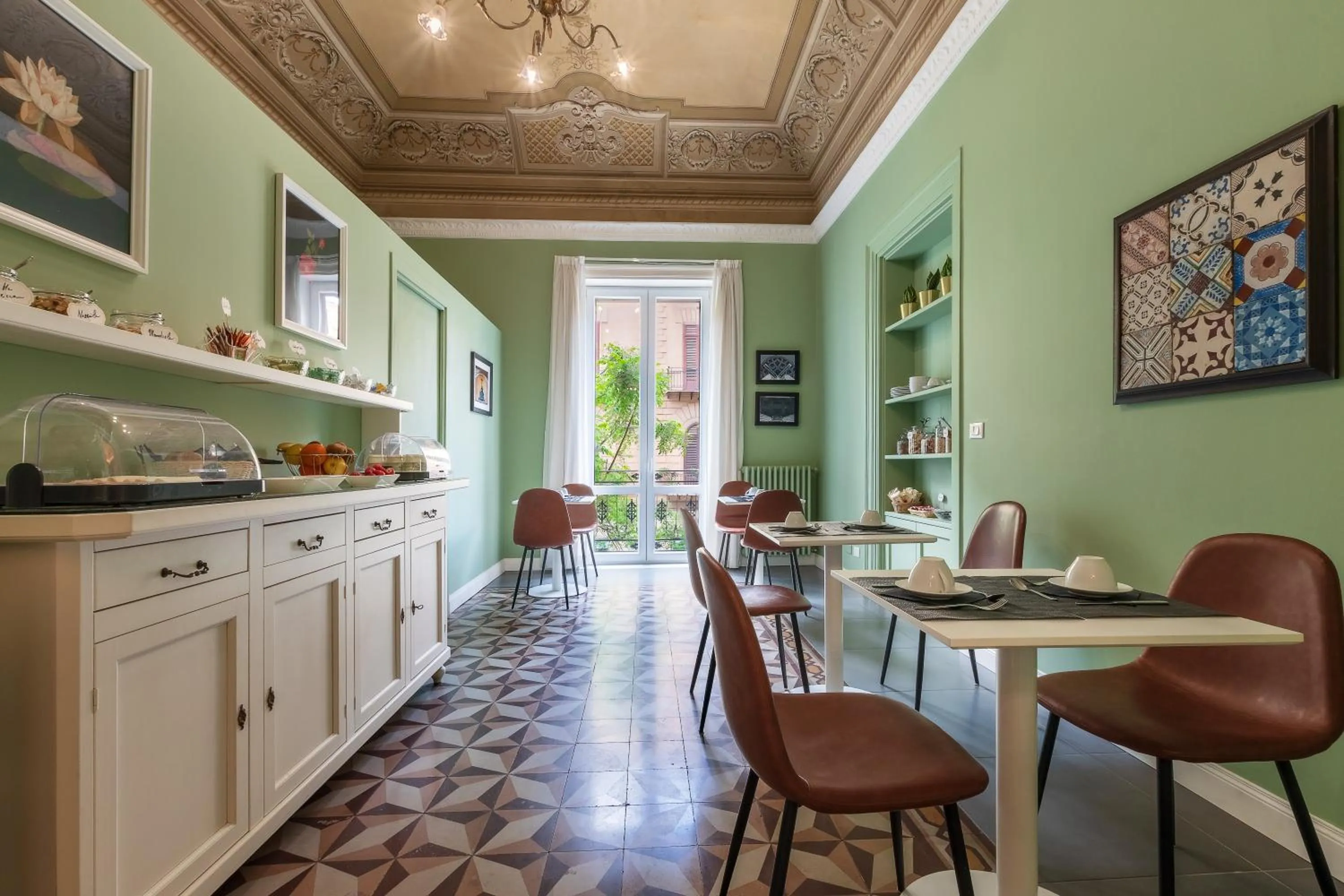 Kitchen or kitchenette in casa mo room and suite