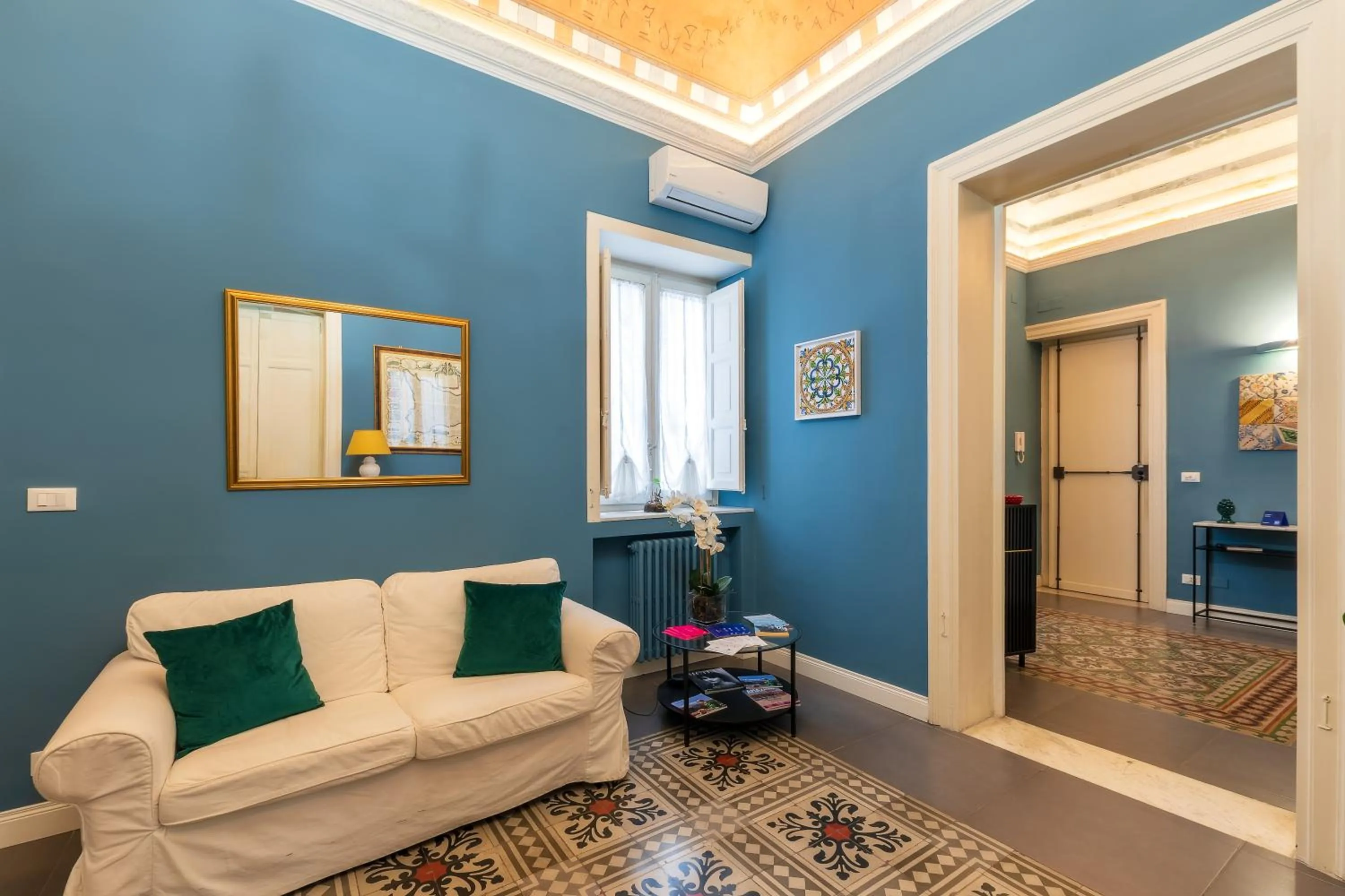 Communal lounge/ TV room in casa mo room and suite