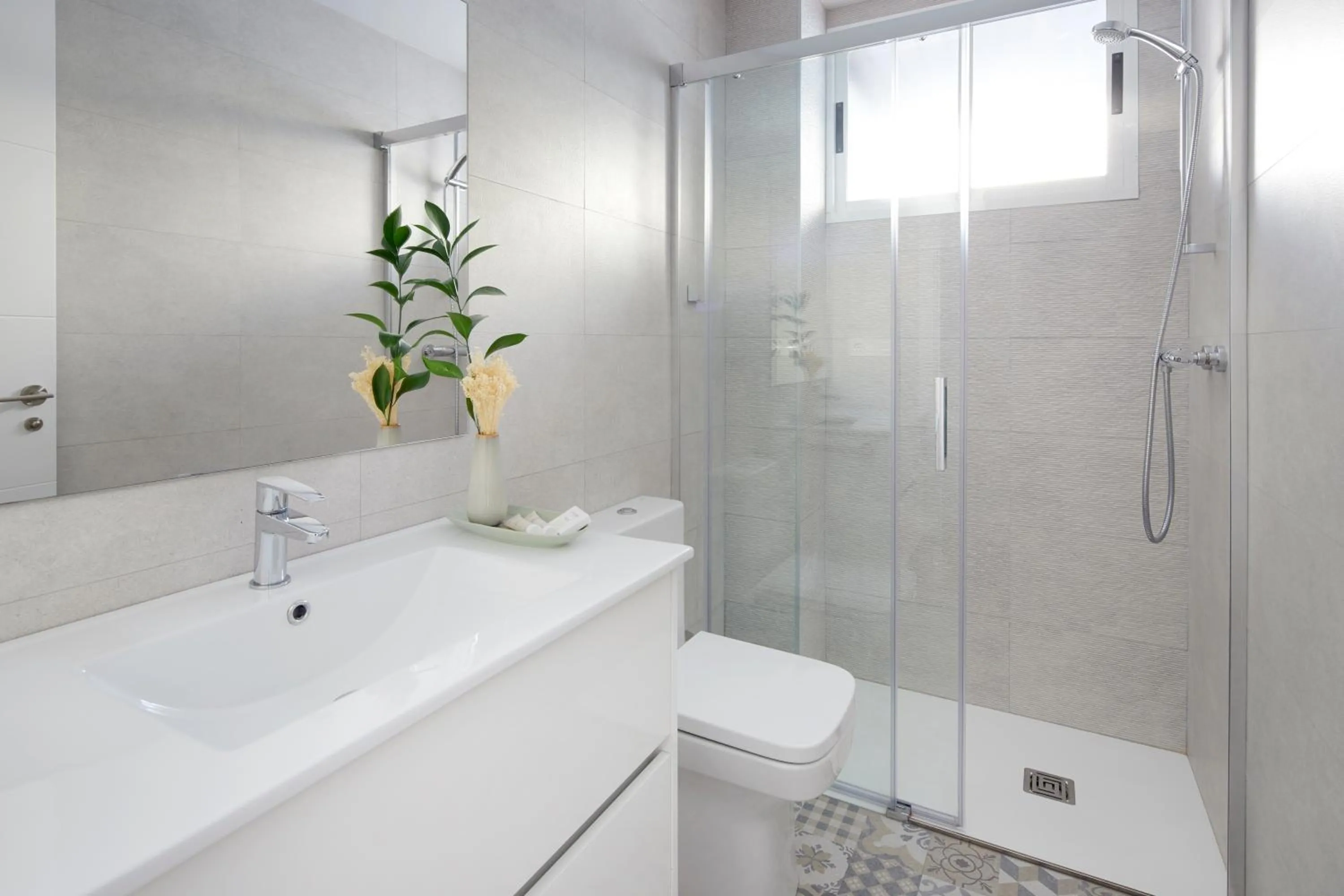 Shower in San Francisco 2 by FeelFree Rentals
