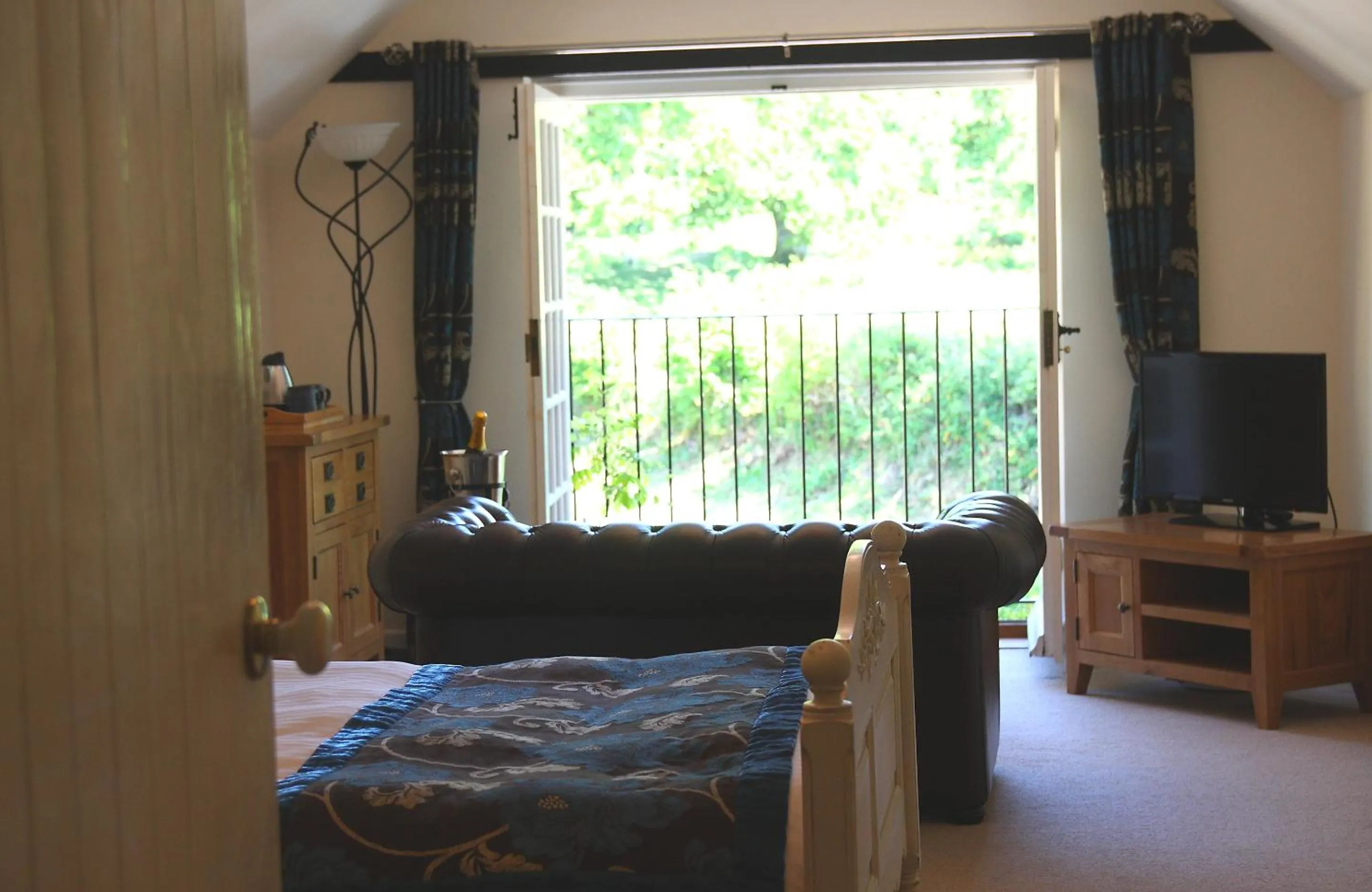 Bedroom in Bearslake Inn