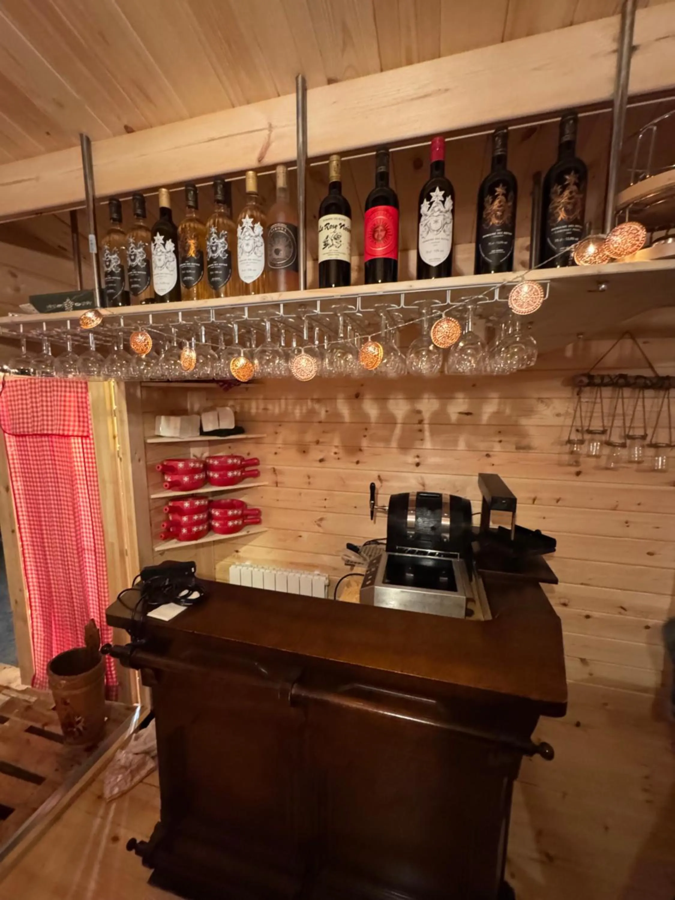 Restaurant/places to eat in Nash Suites Airport Hotel