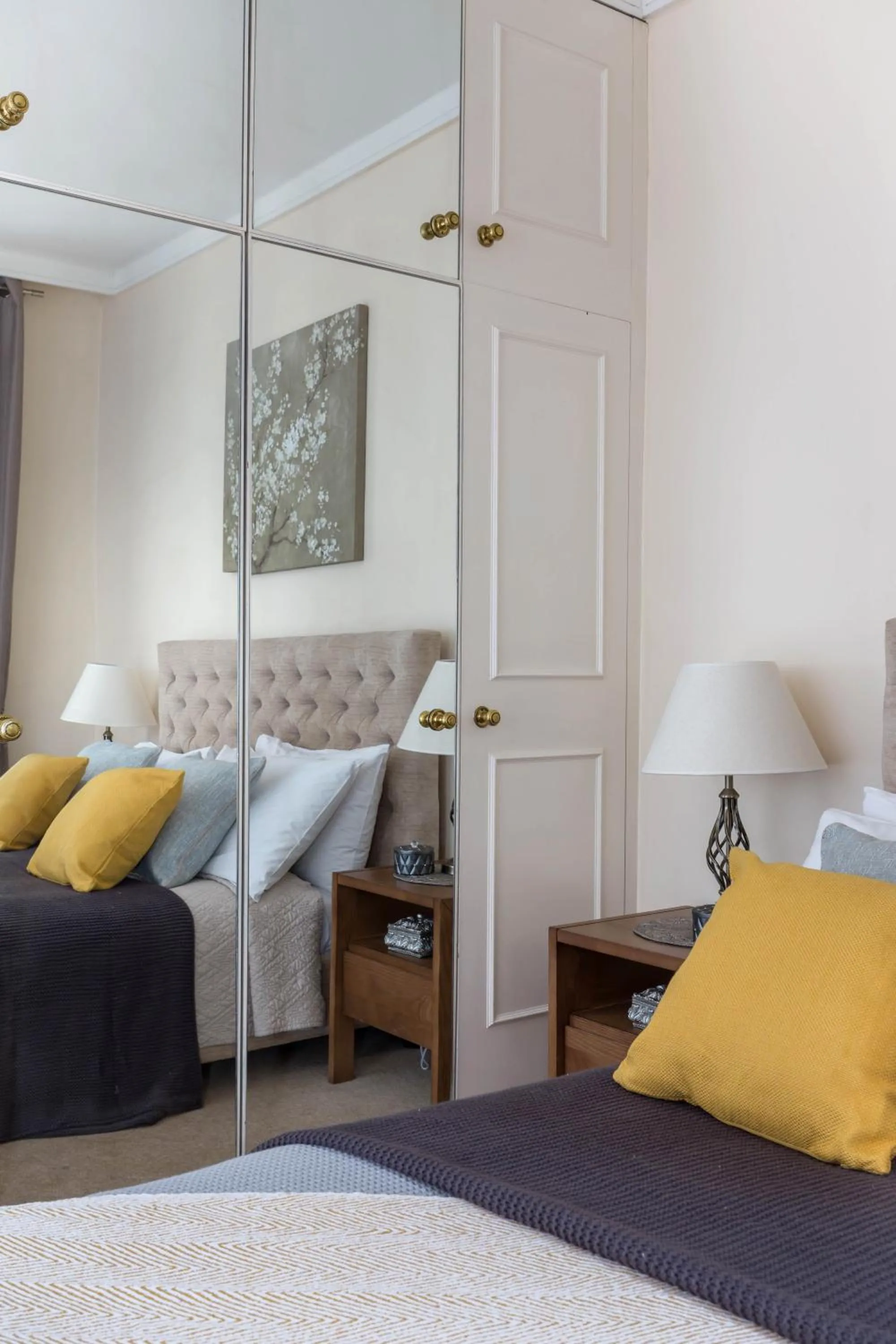 Bed in Park Lane Apartments - Clarges Street