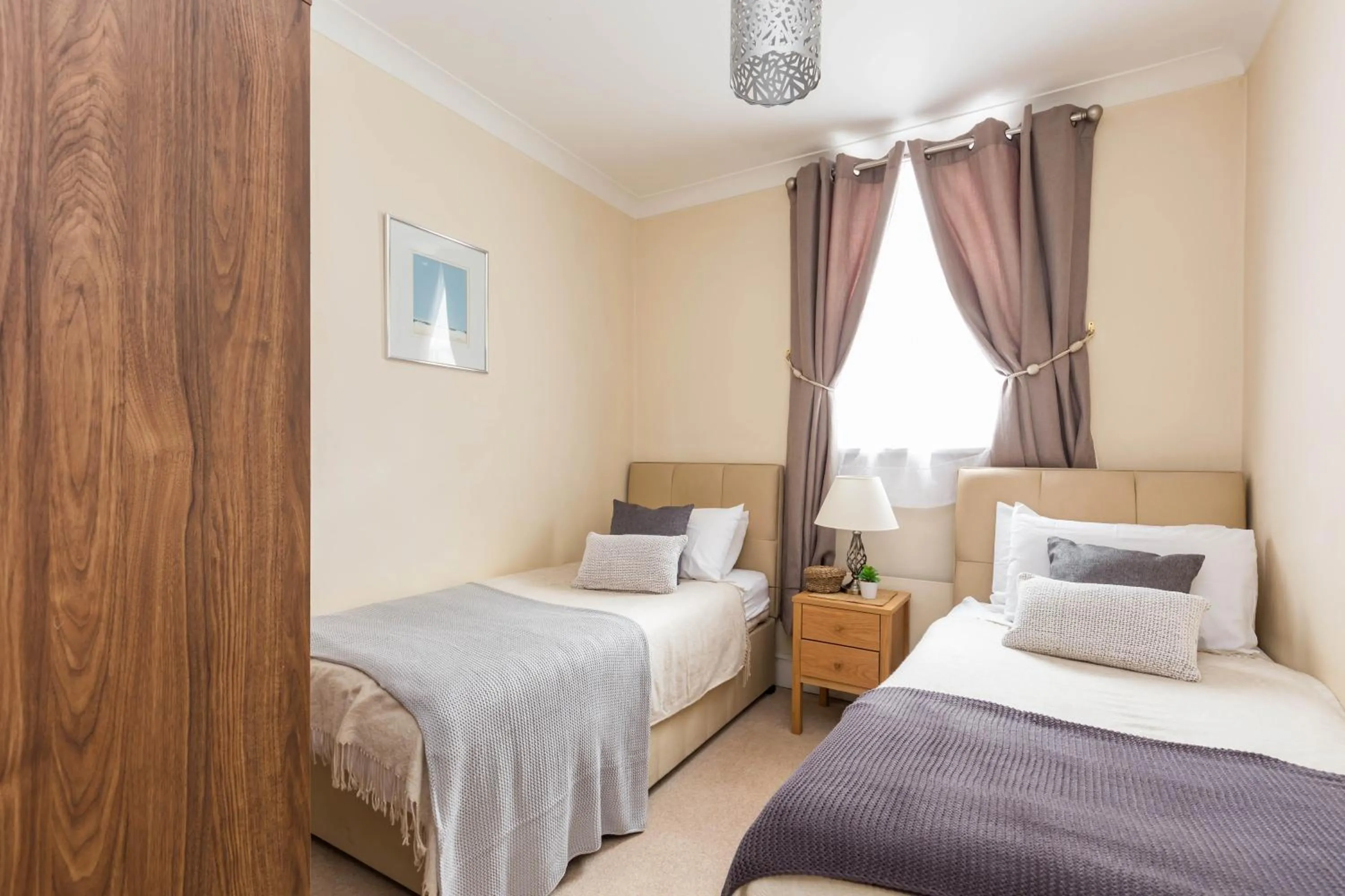 Bed in Park Lane Apartments - Clarges Street