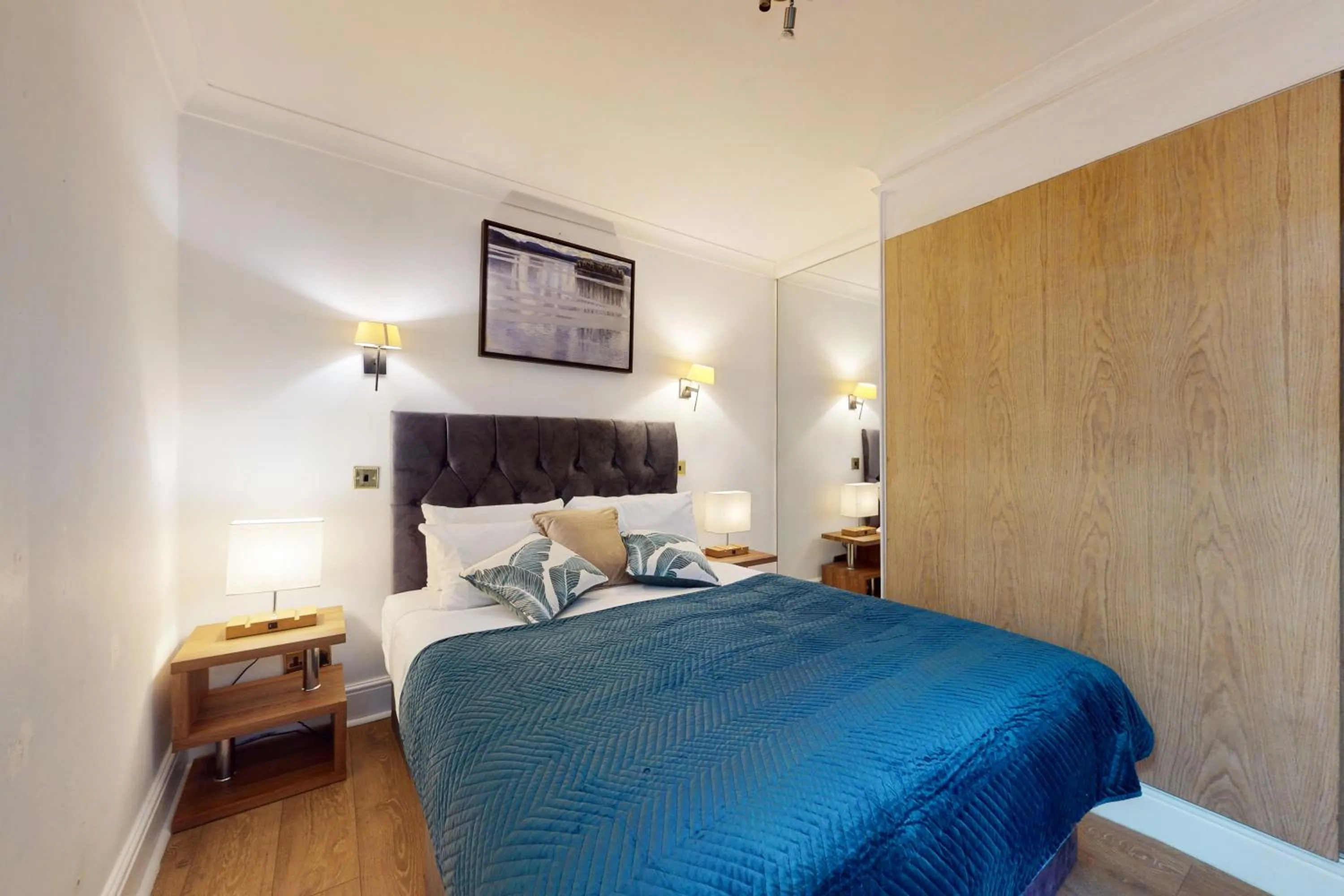 Bed in Park Lane Apartments - Clarges Street