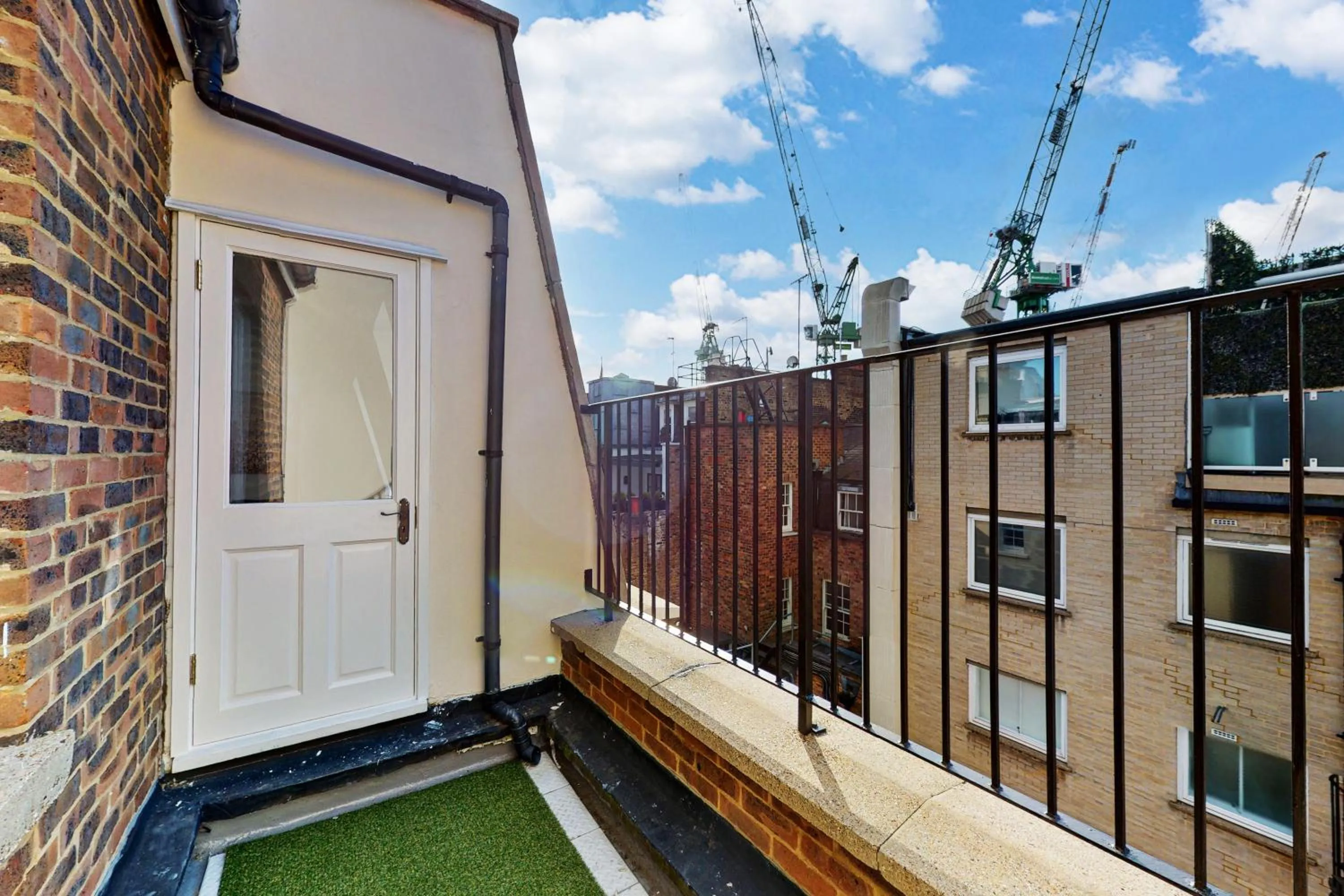 Balcony/Terrace in Park Lane Apartments - Clarges Street
