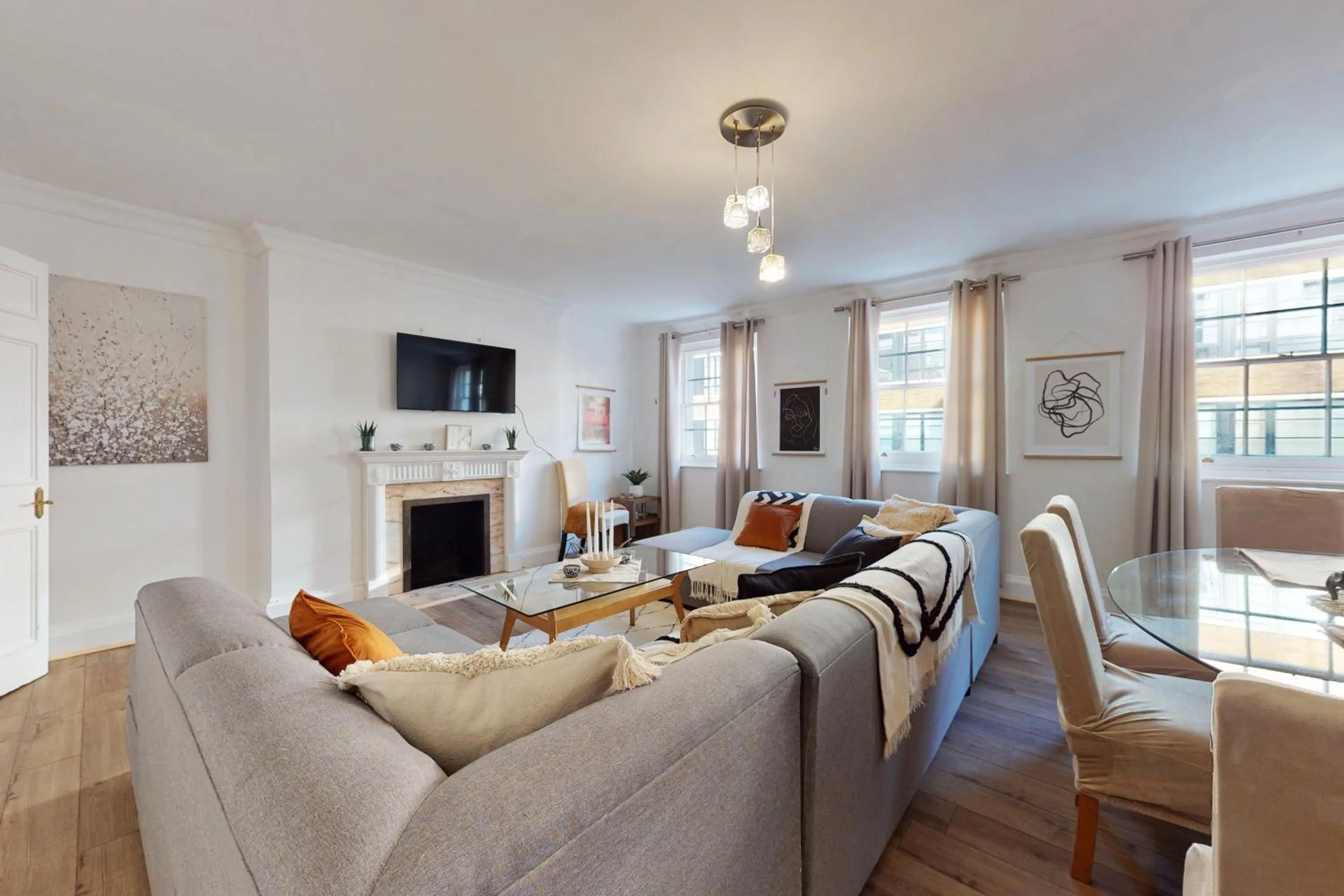 Living room in Park Lane Apartments - Clarges Street