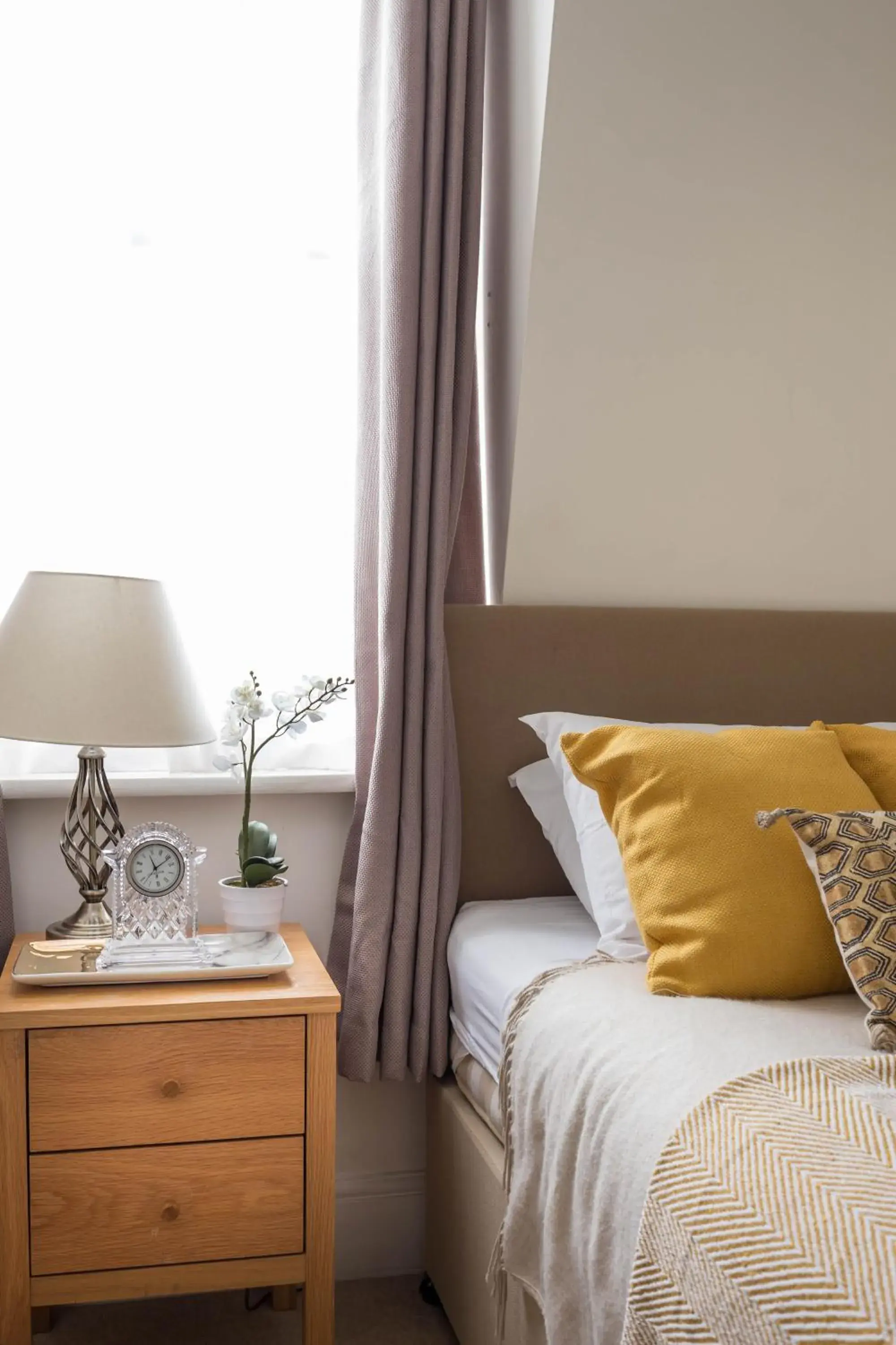 Luxury Two-Bedroom Apartment in Park Lane Apartments - Clarges Street Luxury Two-Bedroom Apartment in Park Lane Apartments - Clarges Street