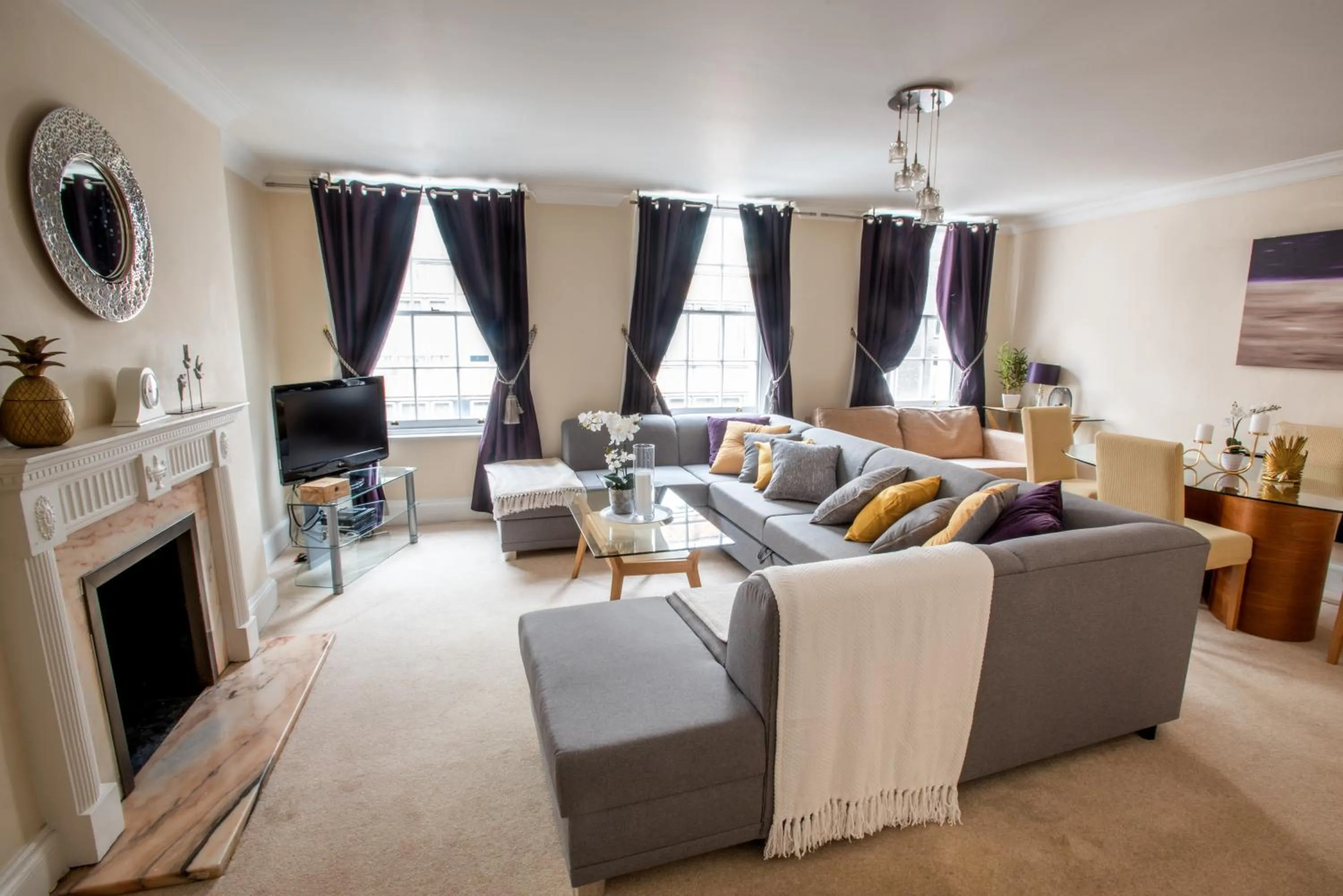 Living room in Park Lane Apartments - Clarges Street
