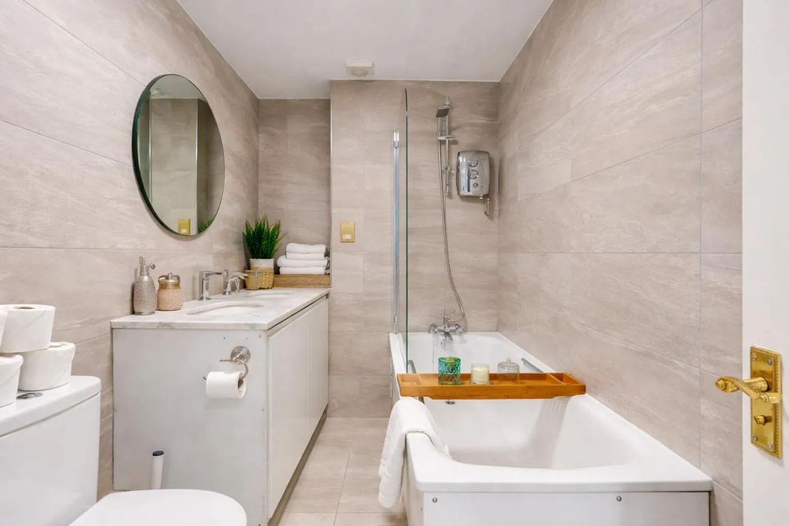 Bathroom in Park Lane Apartments - Clarges Street