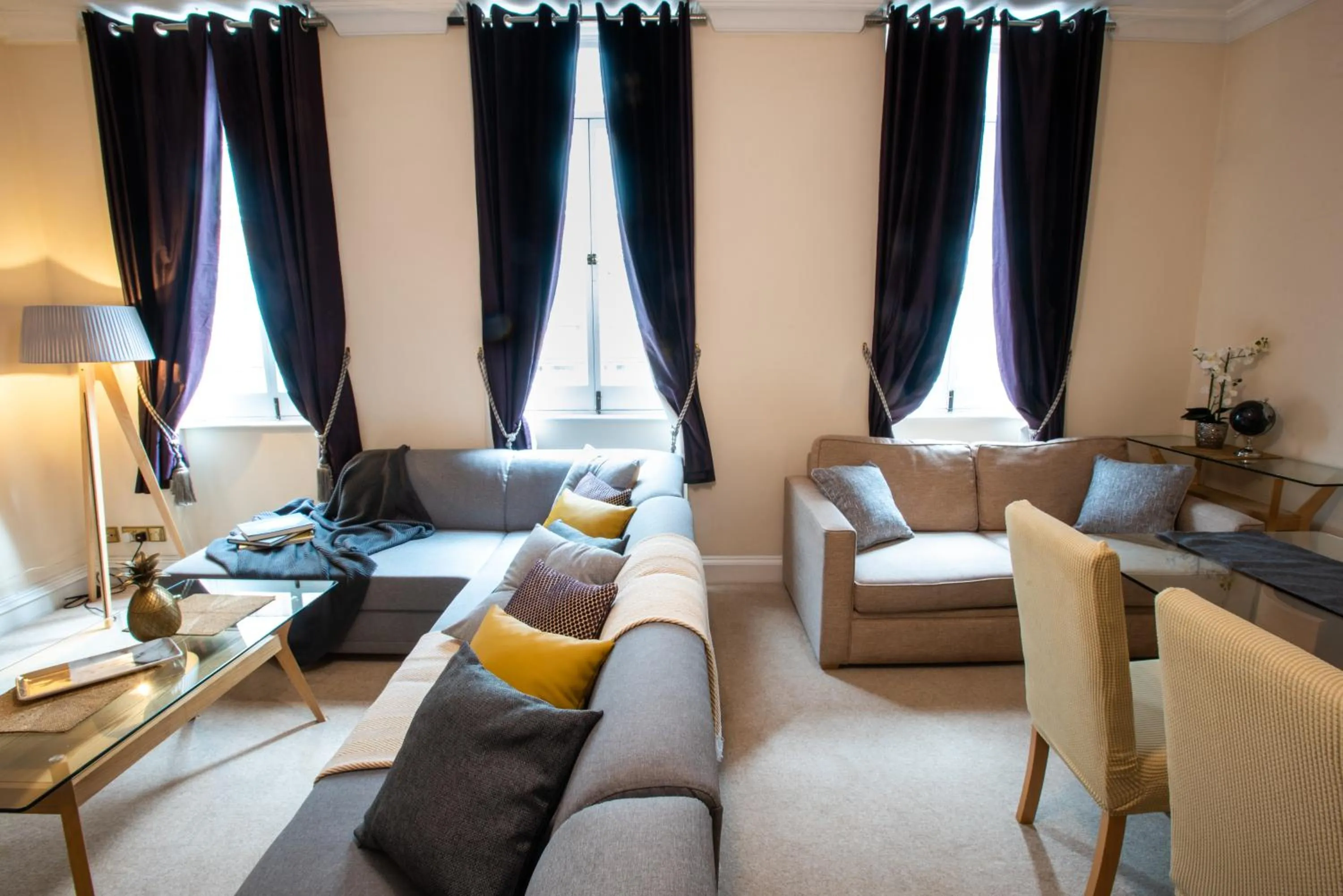 Living room in Park Lane Apartments - Clarges Street