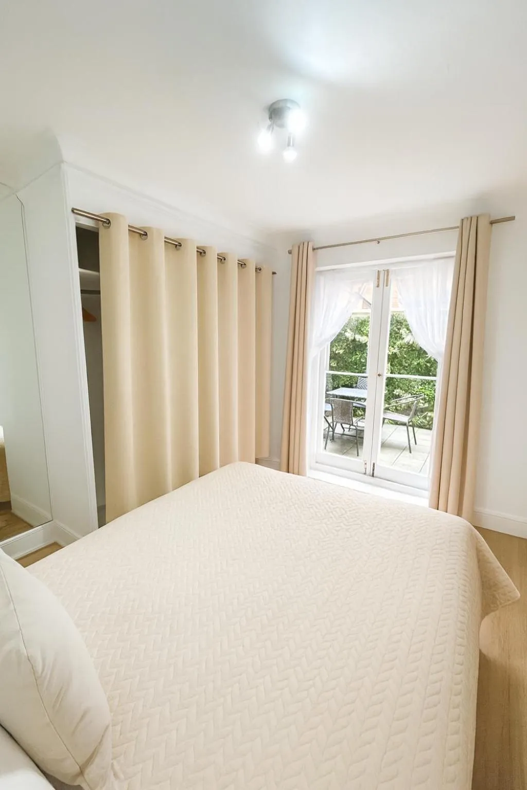 Patio, Bed in Park Lane Apartments - Clarges Street