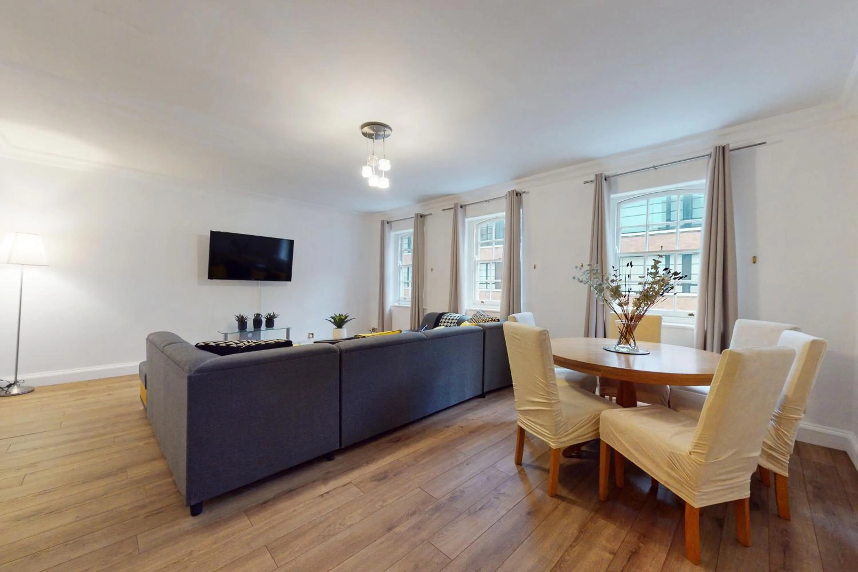 TV and multimedia in Park Lane Apartments - Clarges Street