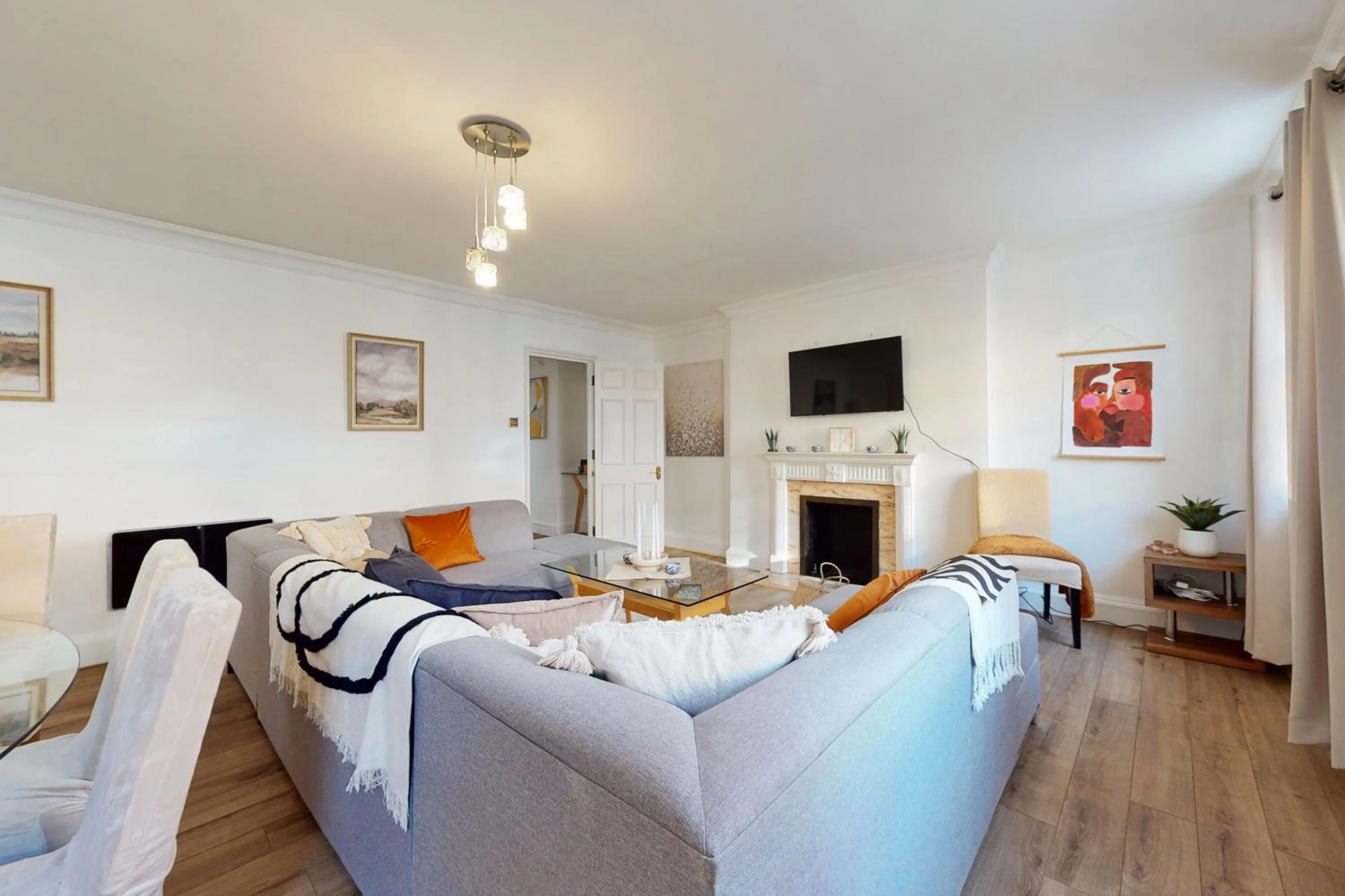 Living room in Park Lane Apartments - Clarges Street