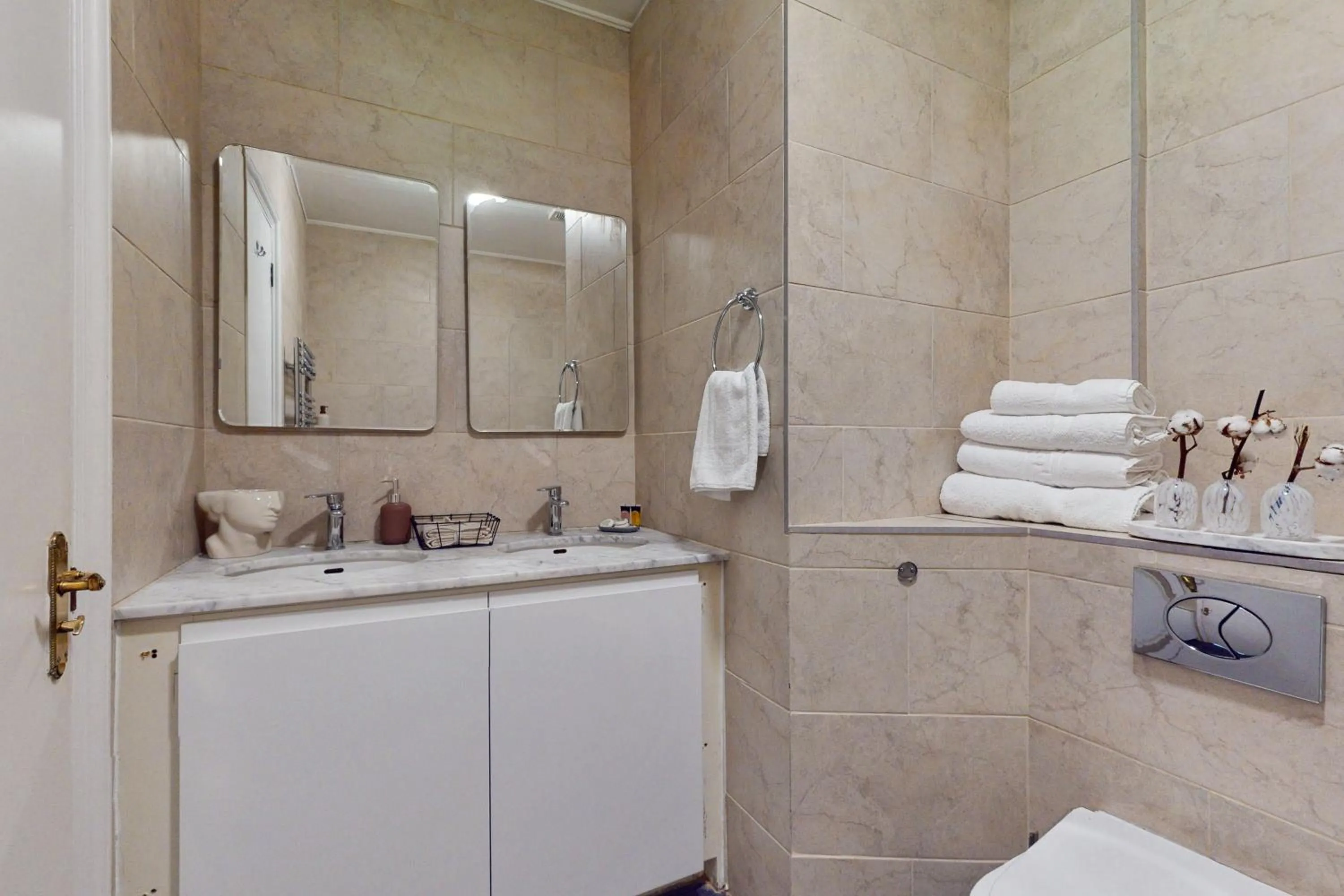 Bathroom in Park Lane Apartments - Clarges Street