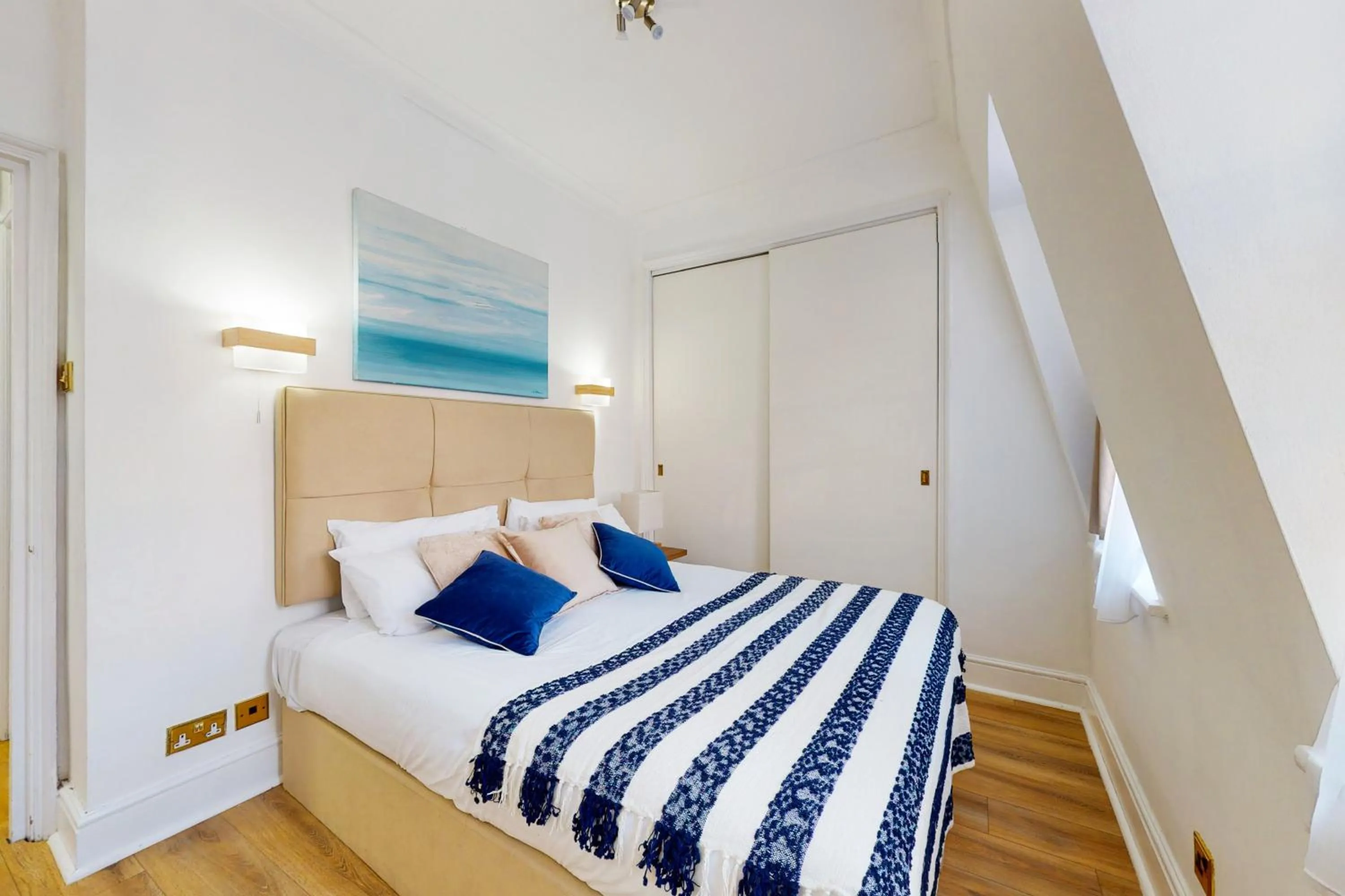 Bed in Park Lane Apartments - Clarges Street