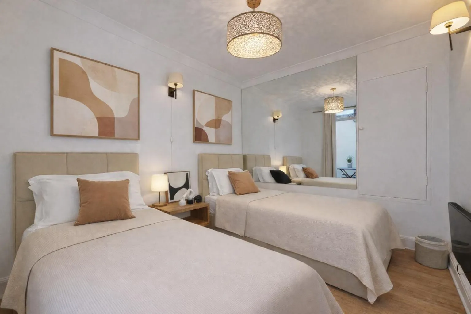 Bed in Park Lane Apartments - Clarges Street