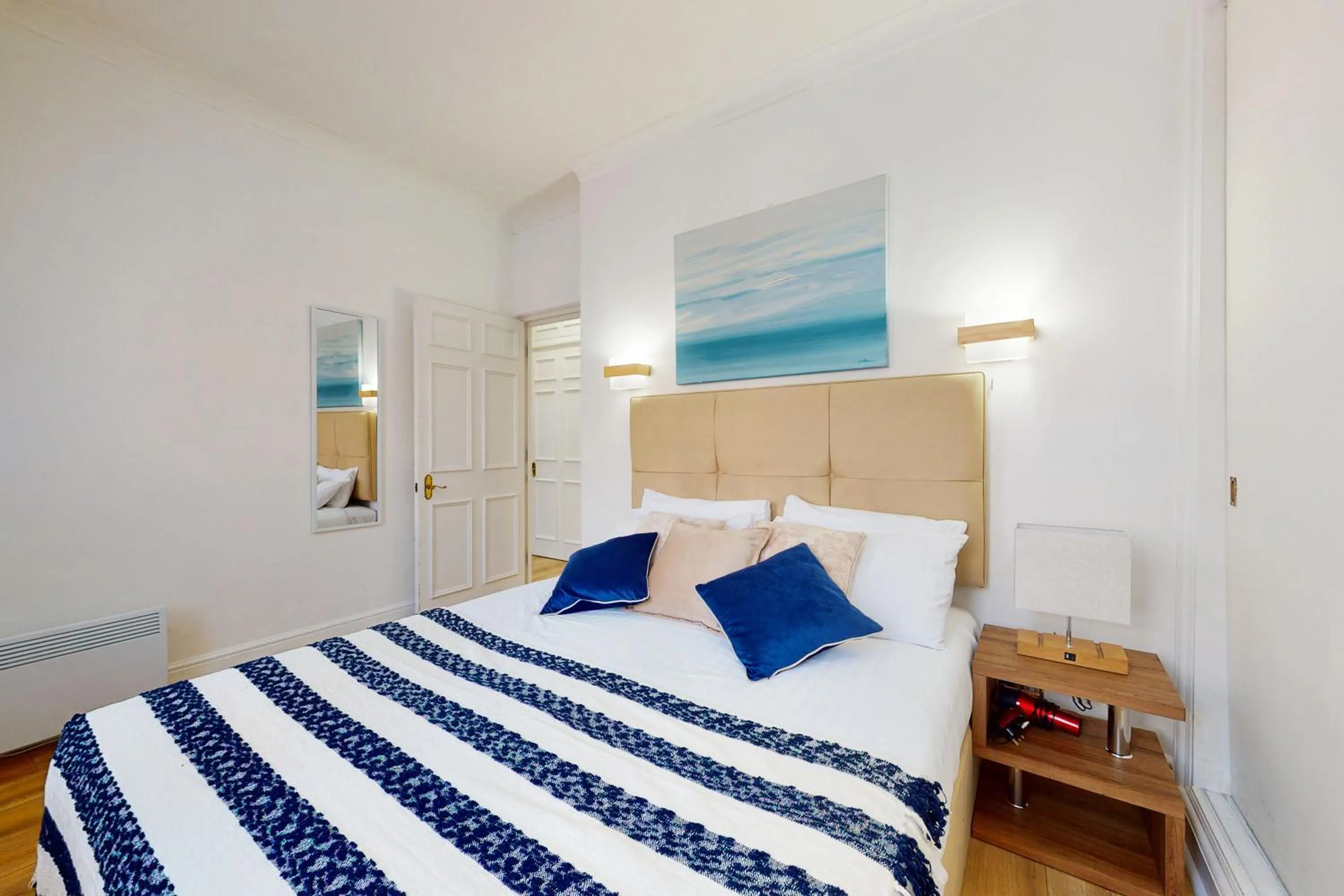 Bed in Park Lane Apartments - Clarges Street