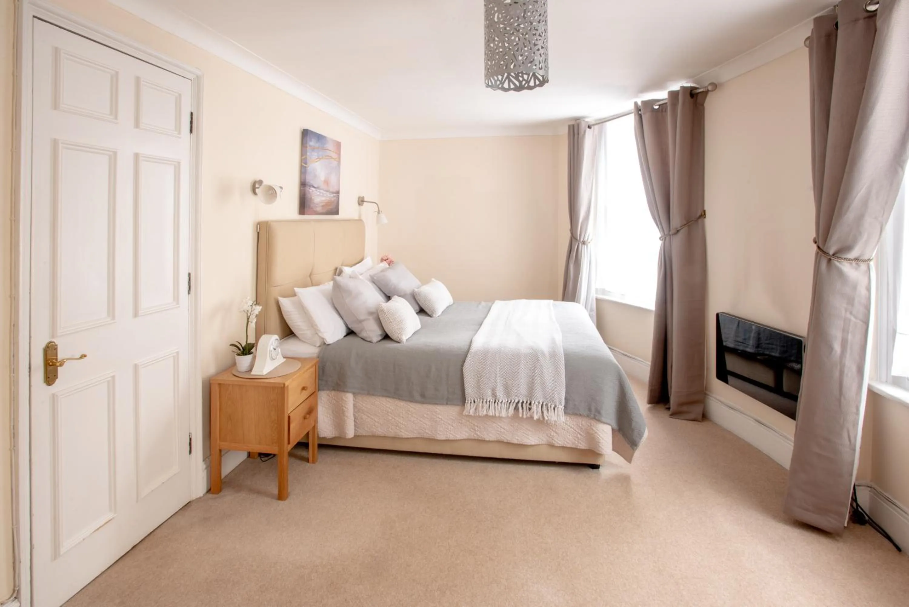 Bed in Park Lane Apartments - Clarges Street