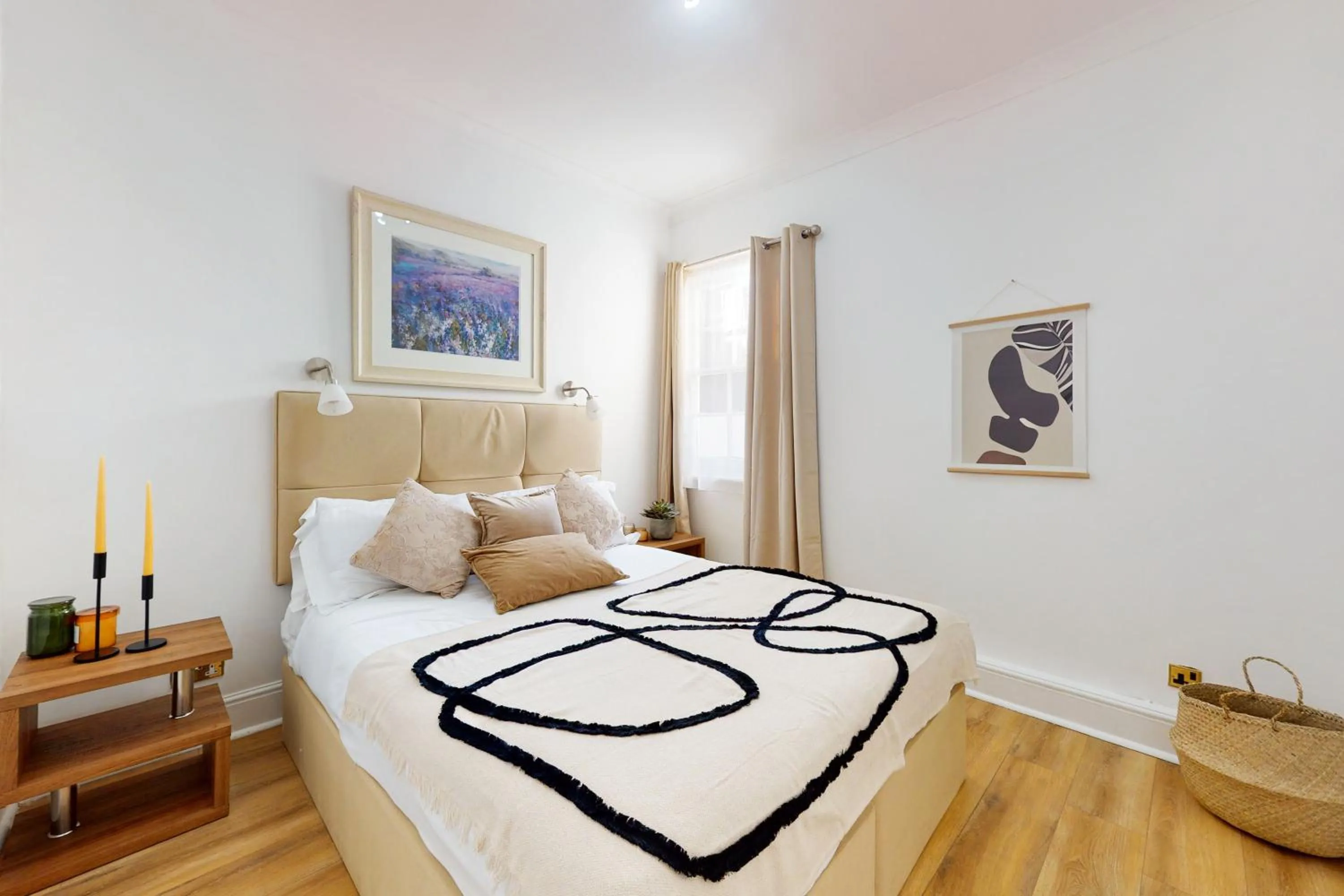 Bed in Park Lane Apartments - Clarges Street