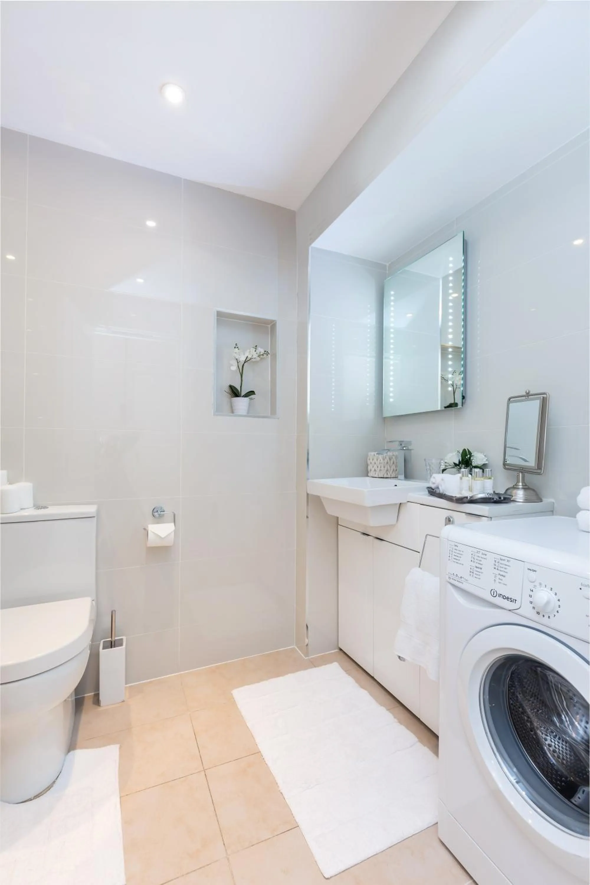 Toilet in Park Lane Apartments - Clarges Street