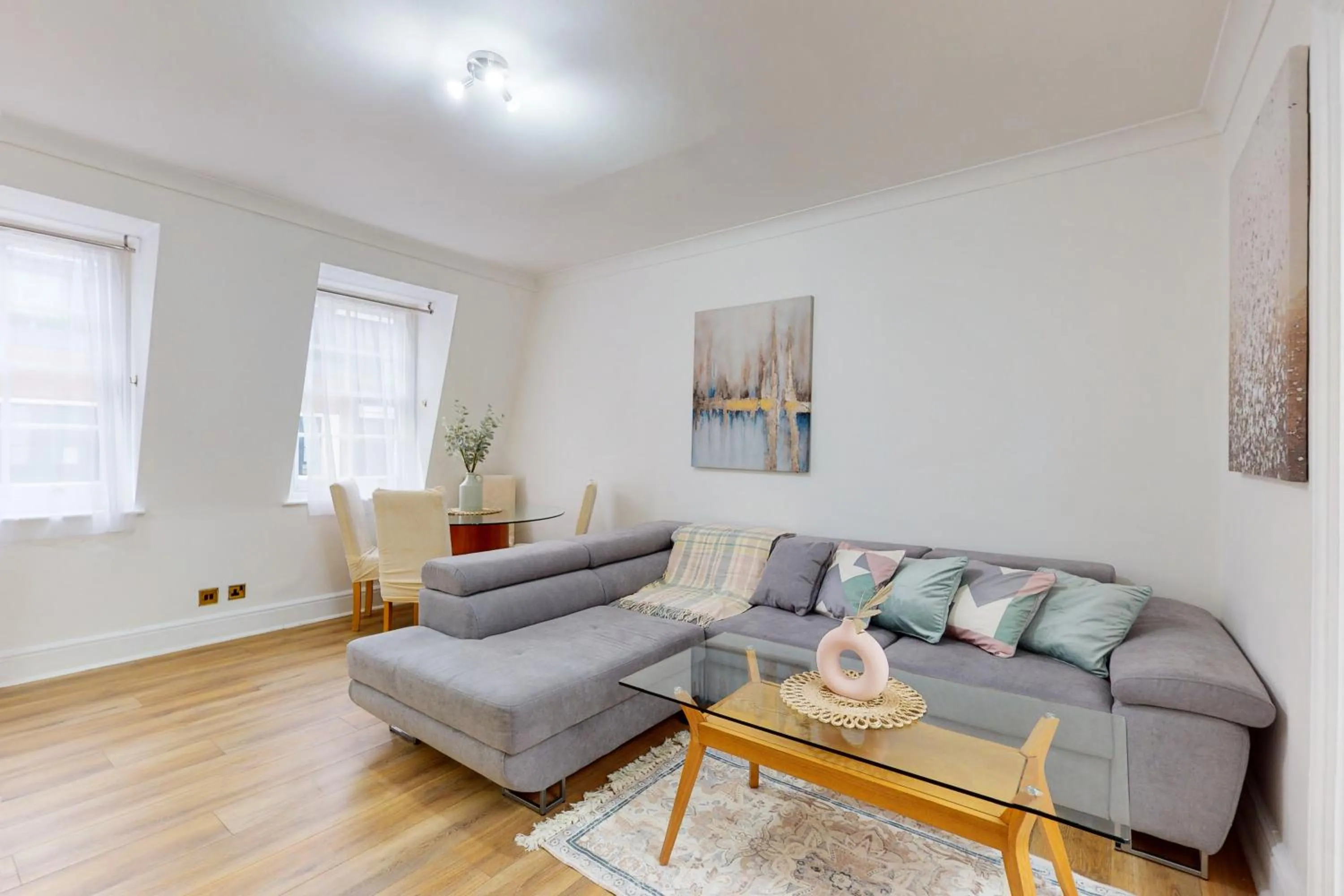 Living room in Park Lane Apartments - Clarges Street