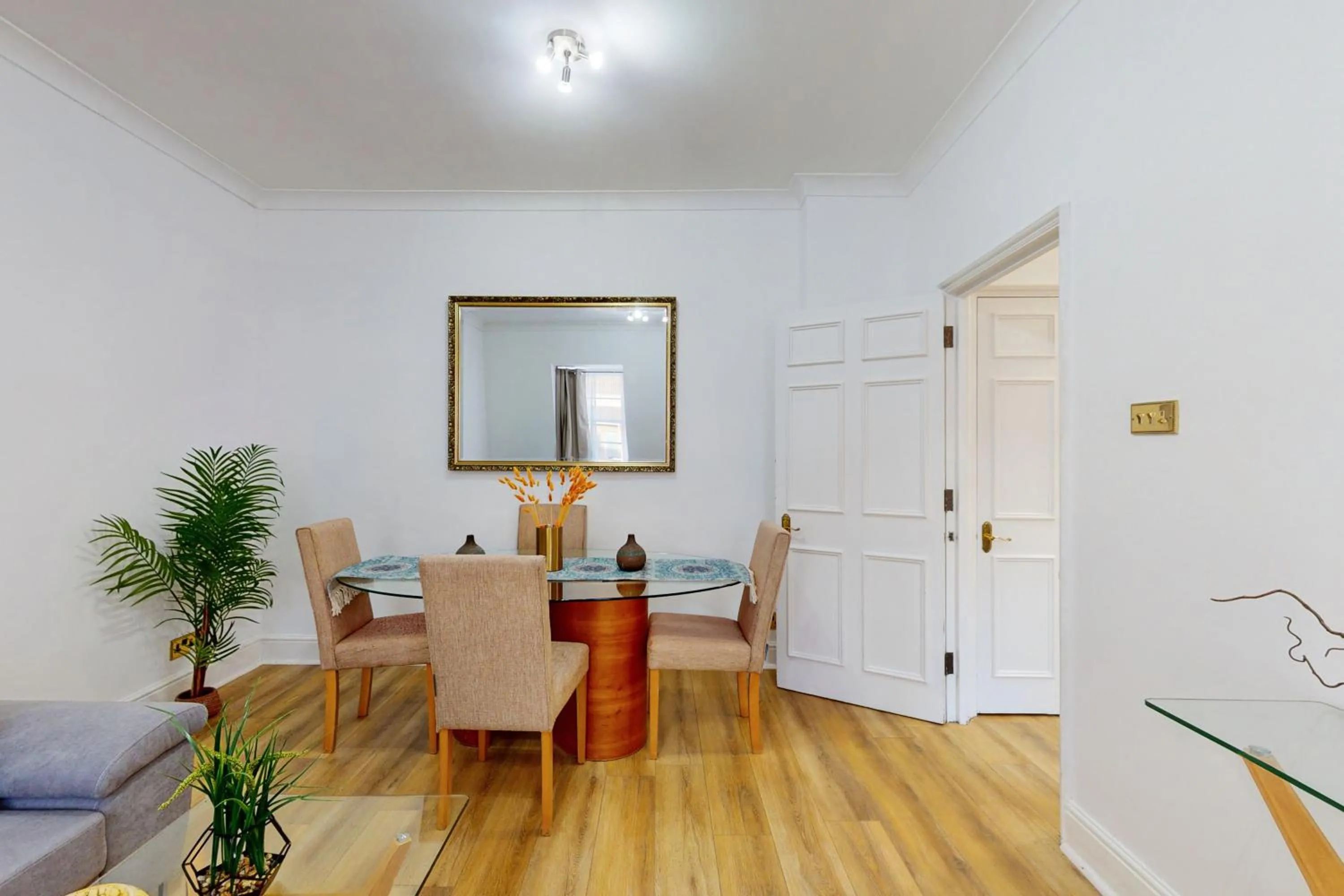 Living room in Park Lane Apartments - Clarges Street