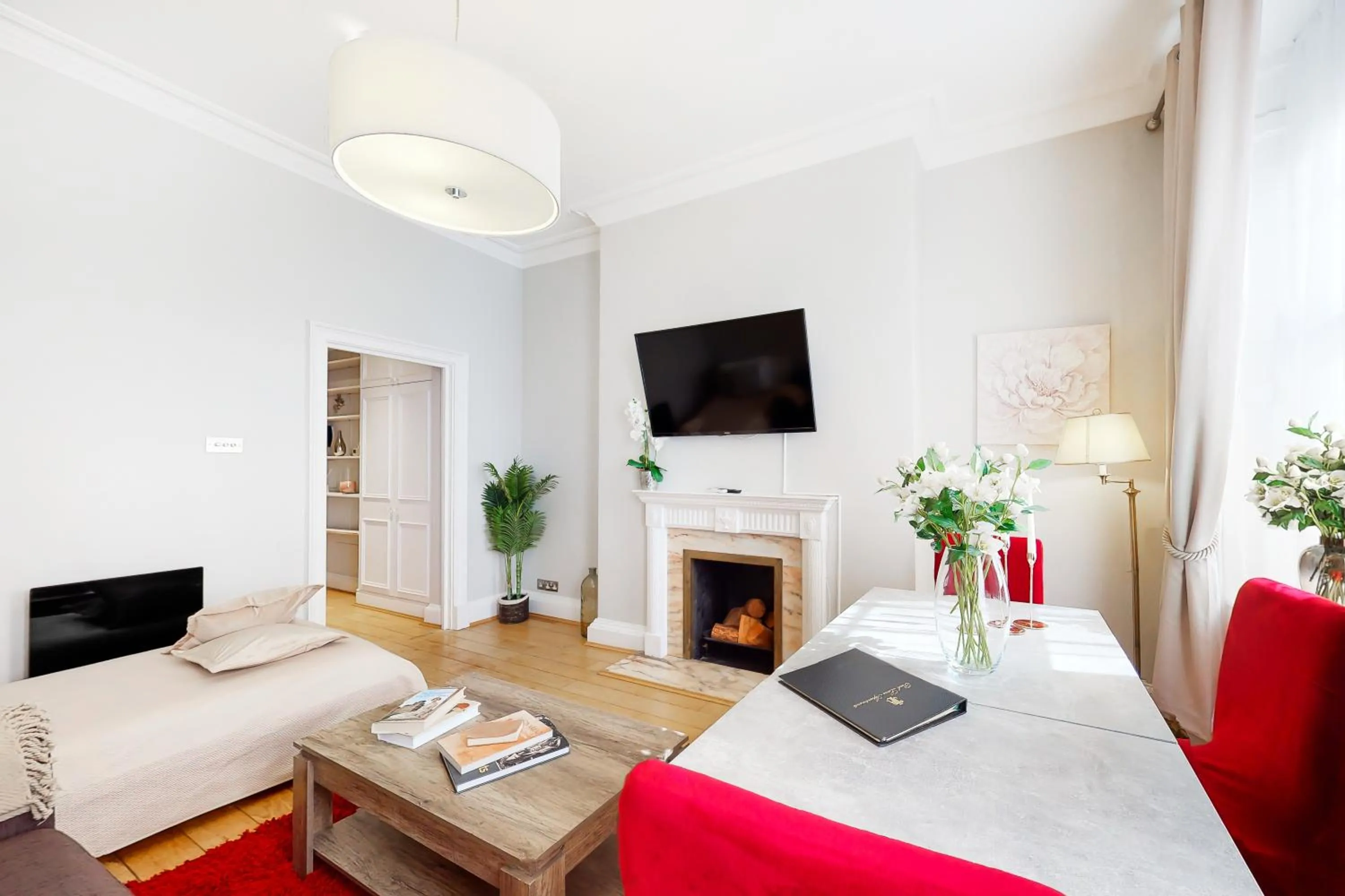 Property building, Bed in Park Lane Apartments - Clarges Street