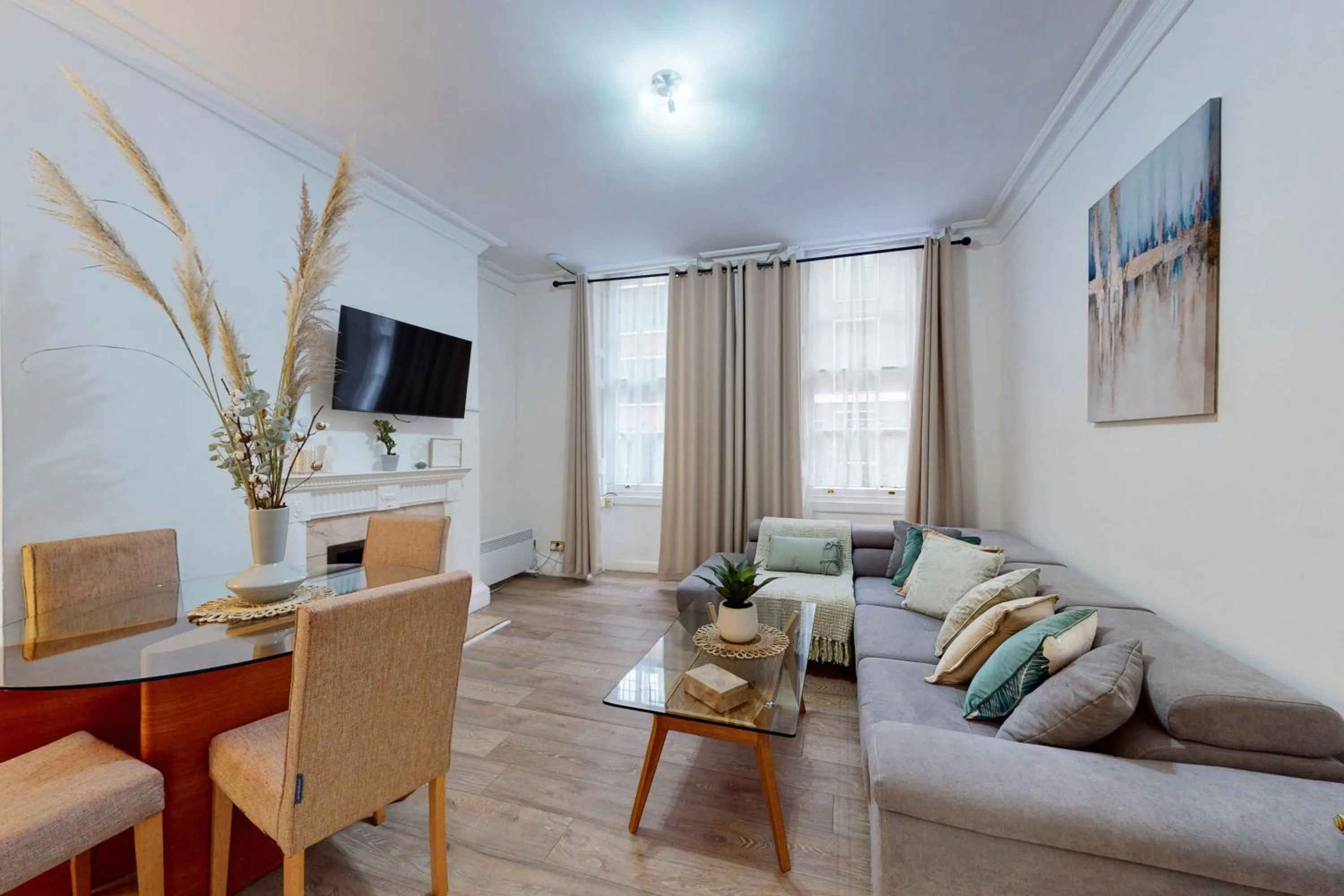 Living room in Park Lane Apartments - Clarges Street