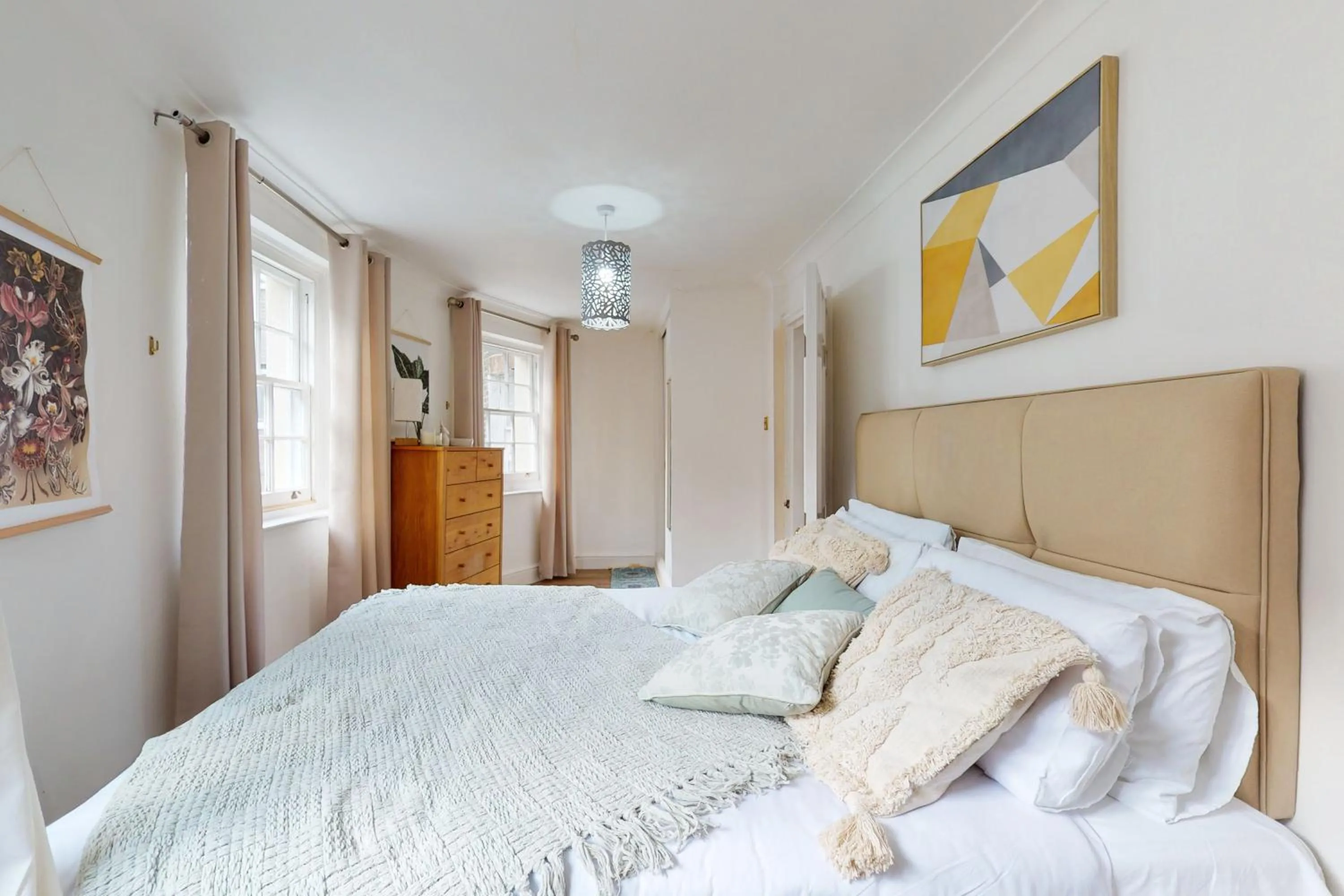 Bed in Park Lane Apartments - Clarges Street