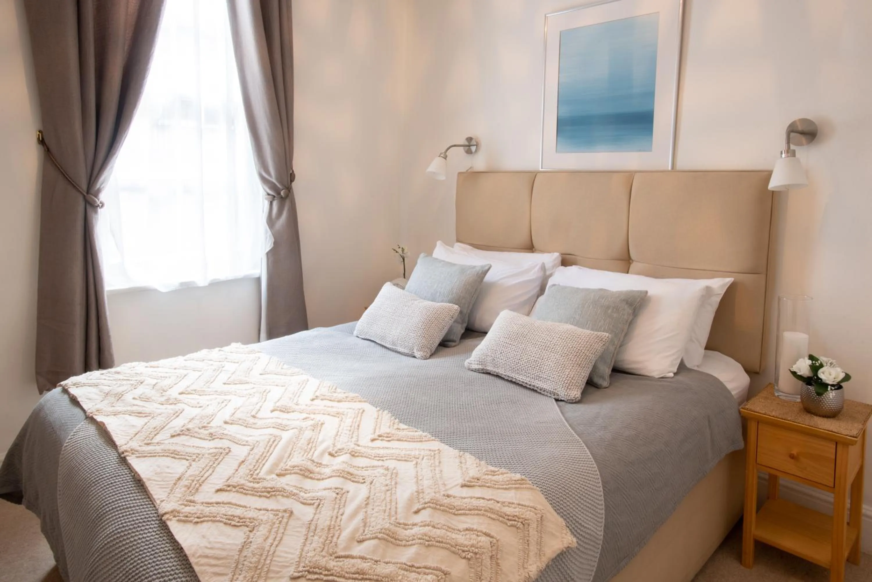 Bed in Park Lane Apartments - Clarges Street