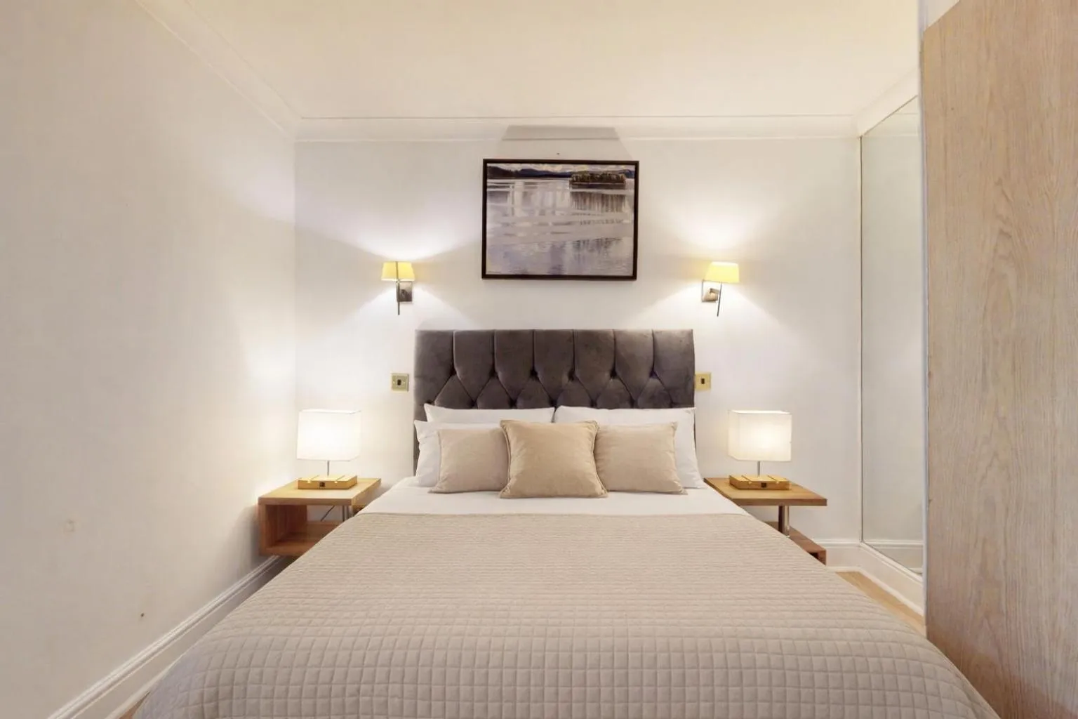 Bed in Park Lane Apartments - Clarges Street